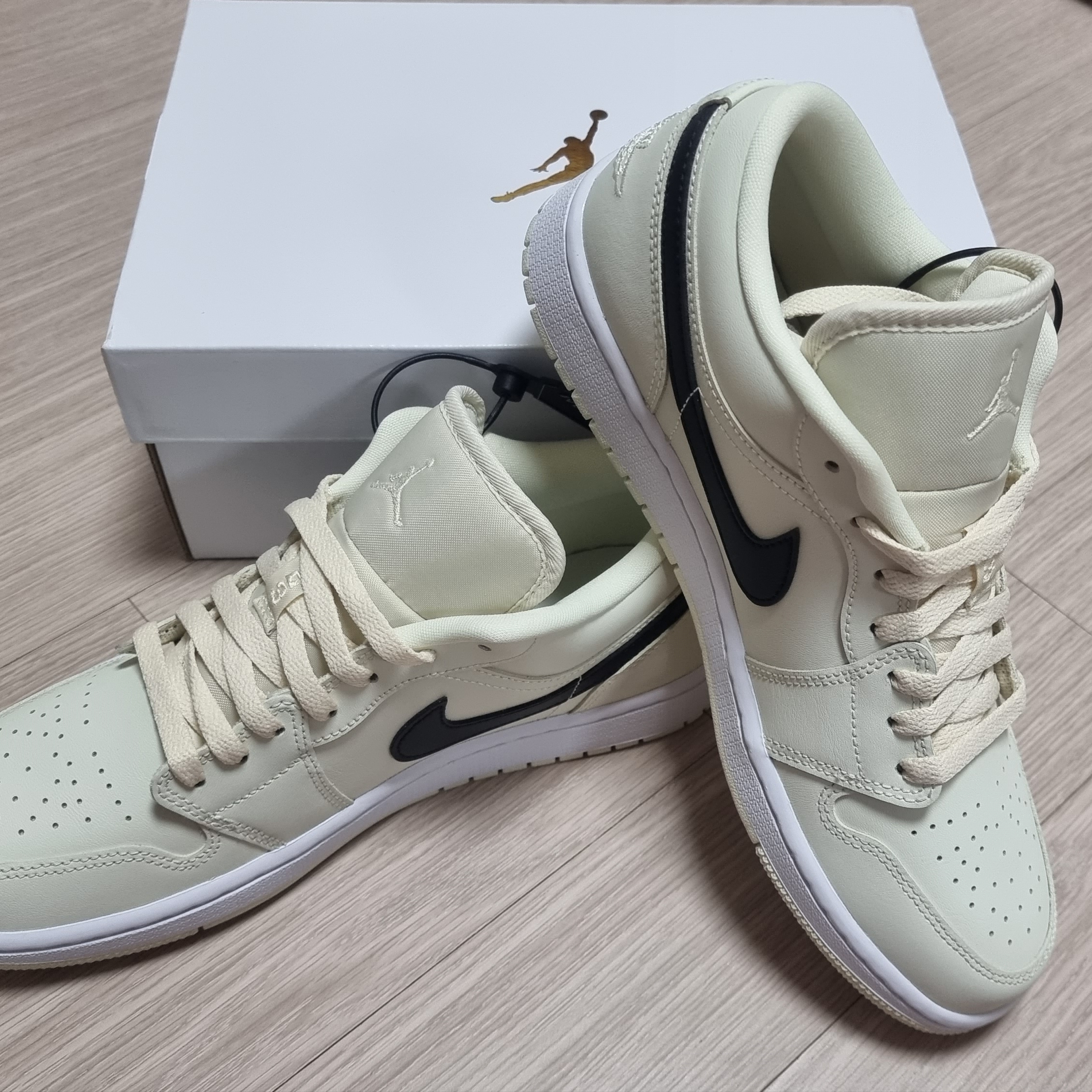 (W) Jordan 1 Low Coconut Milk 착용 스타일 - 2