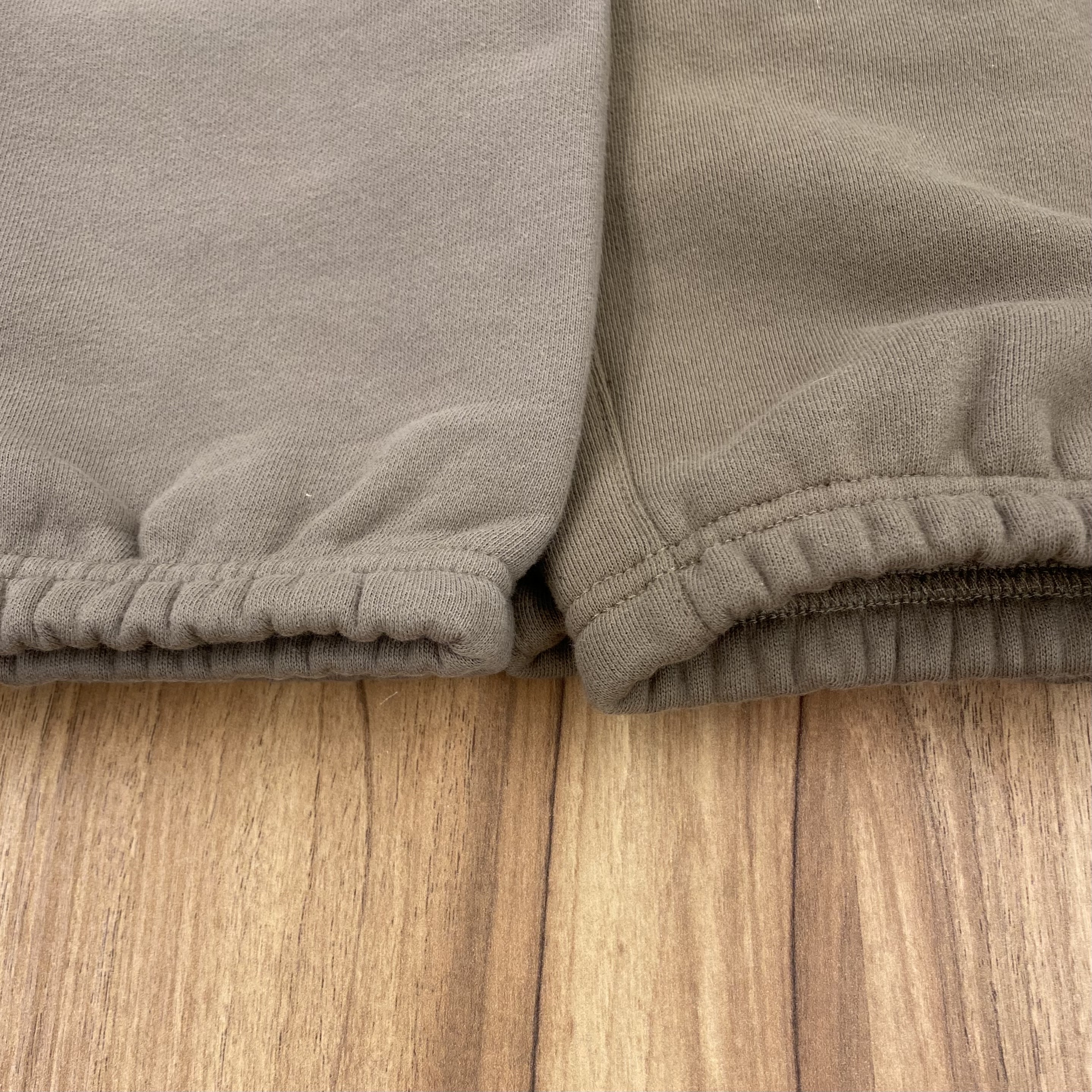 Essentials Sweatpants Taupe - 20FW, Essentials Sweatpants Harvest - 21FW 착용 스타일 - 2