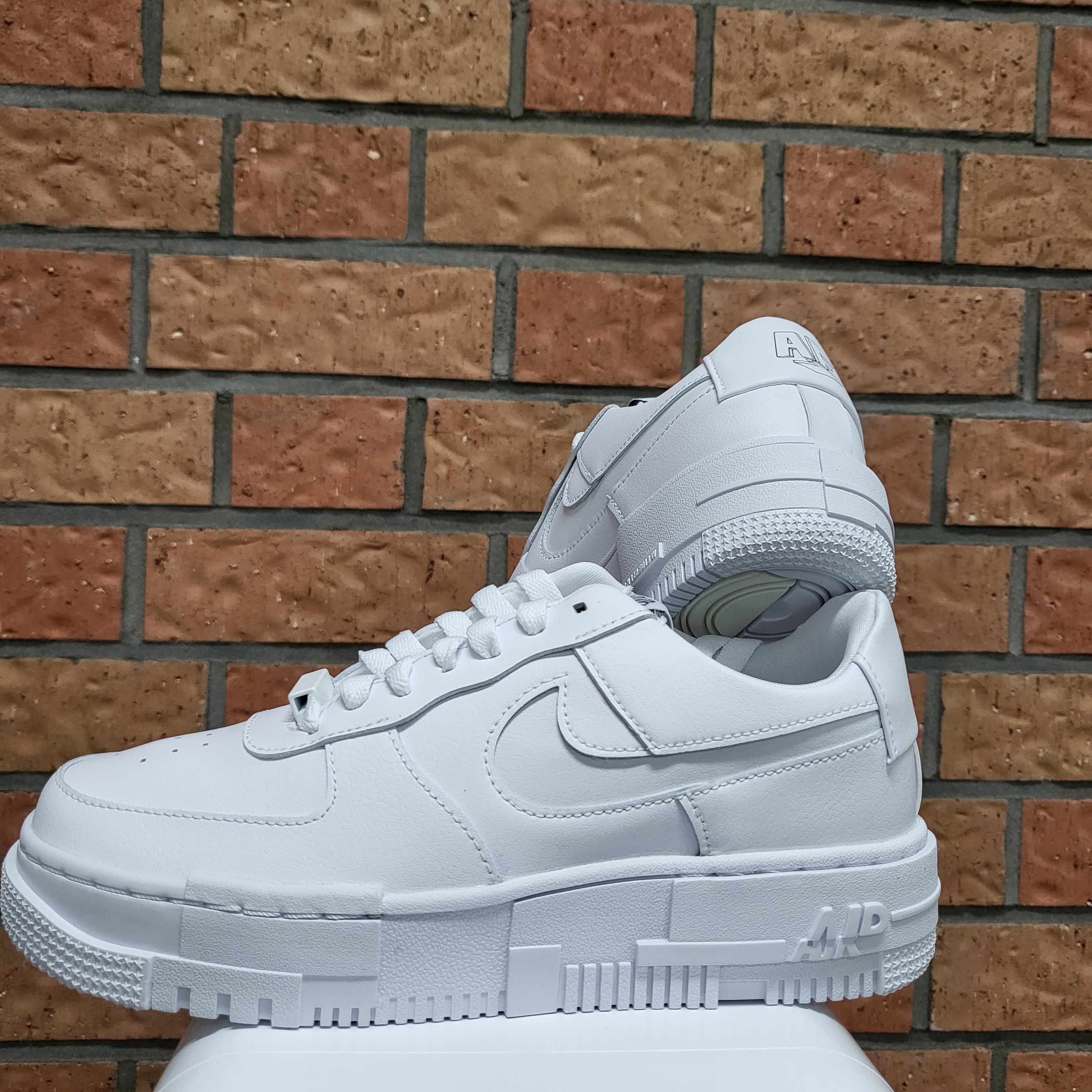 (W) Nike Air Force 1 Pixel White 착용 스타일