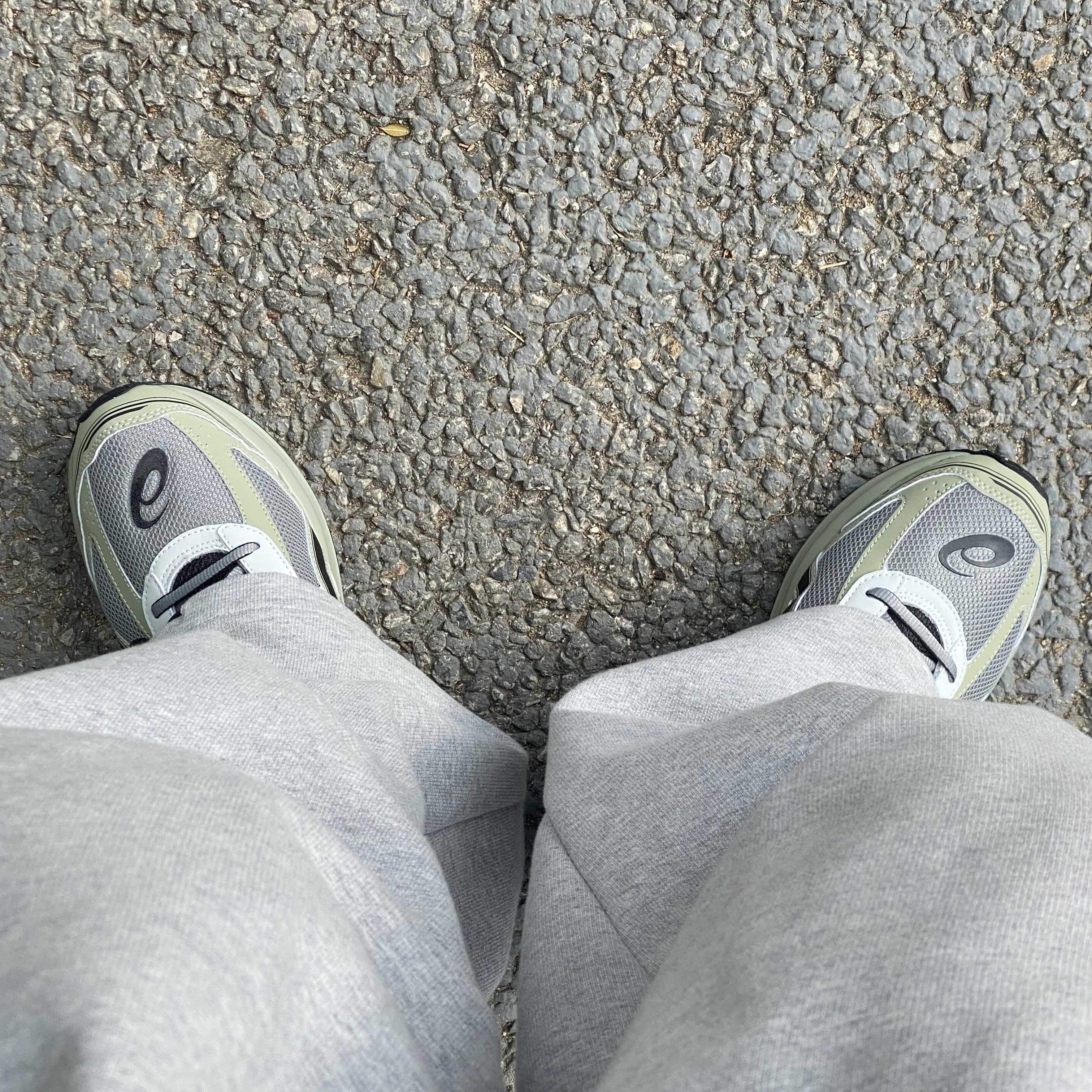 Asics Jog 100 S Sheet Rock - 2E Wide 착용 스타일