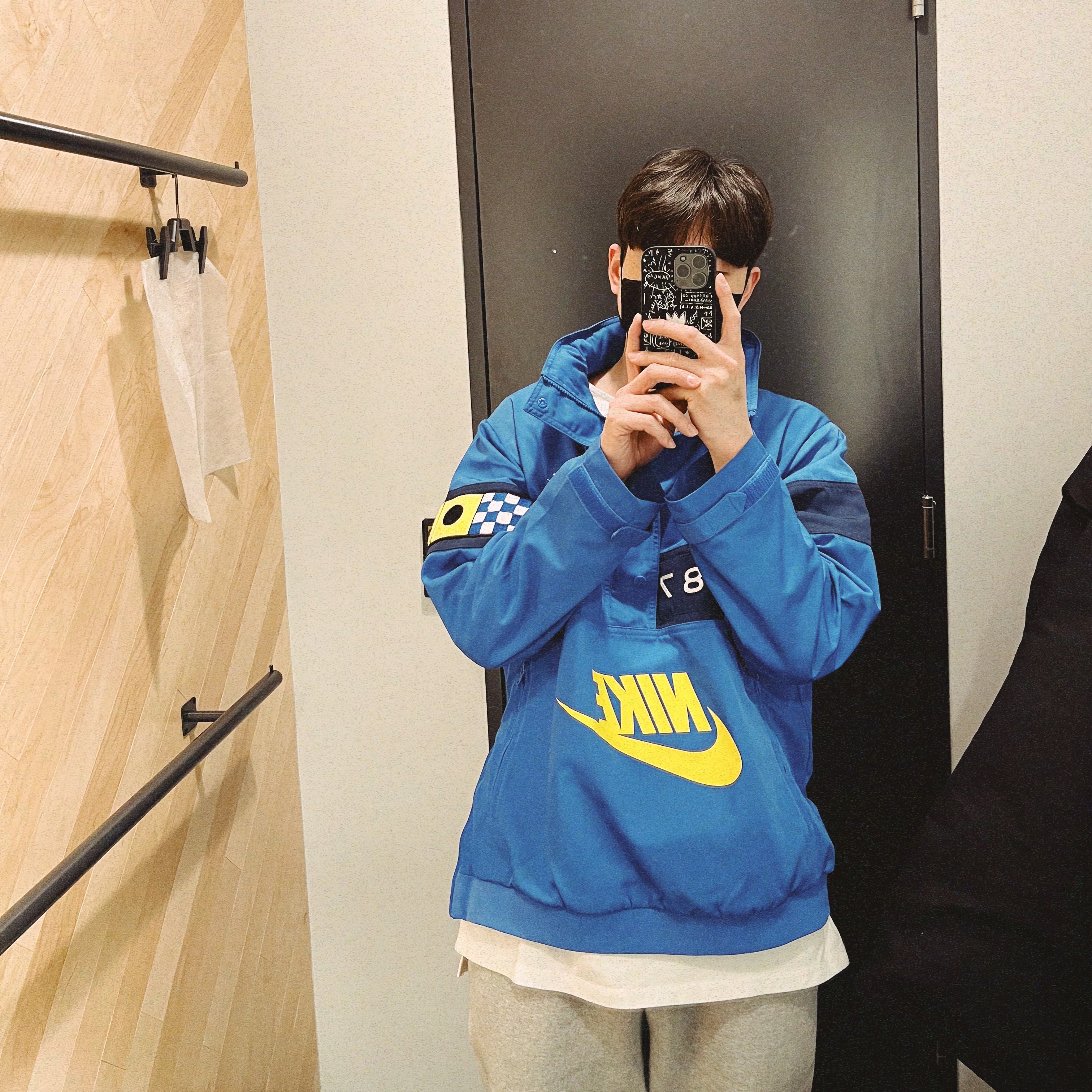 Nike Reissue Walliwaw Woven Jacket Sail 착용 스타일