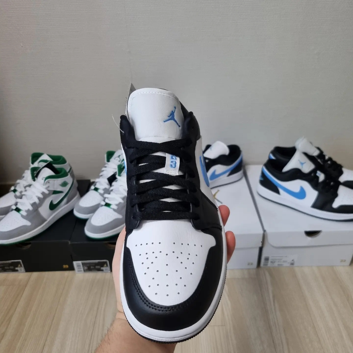 (W) Jordan 1 Low Black University Blue 착용 스타일 - 4