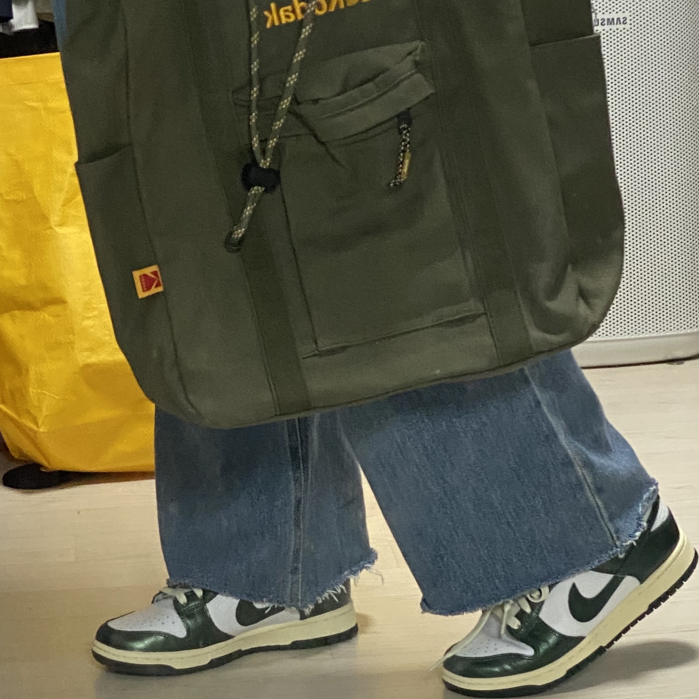 (W) Nike Dunk Low Vintage Green 착용 스타일 - 1
