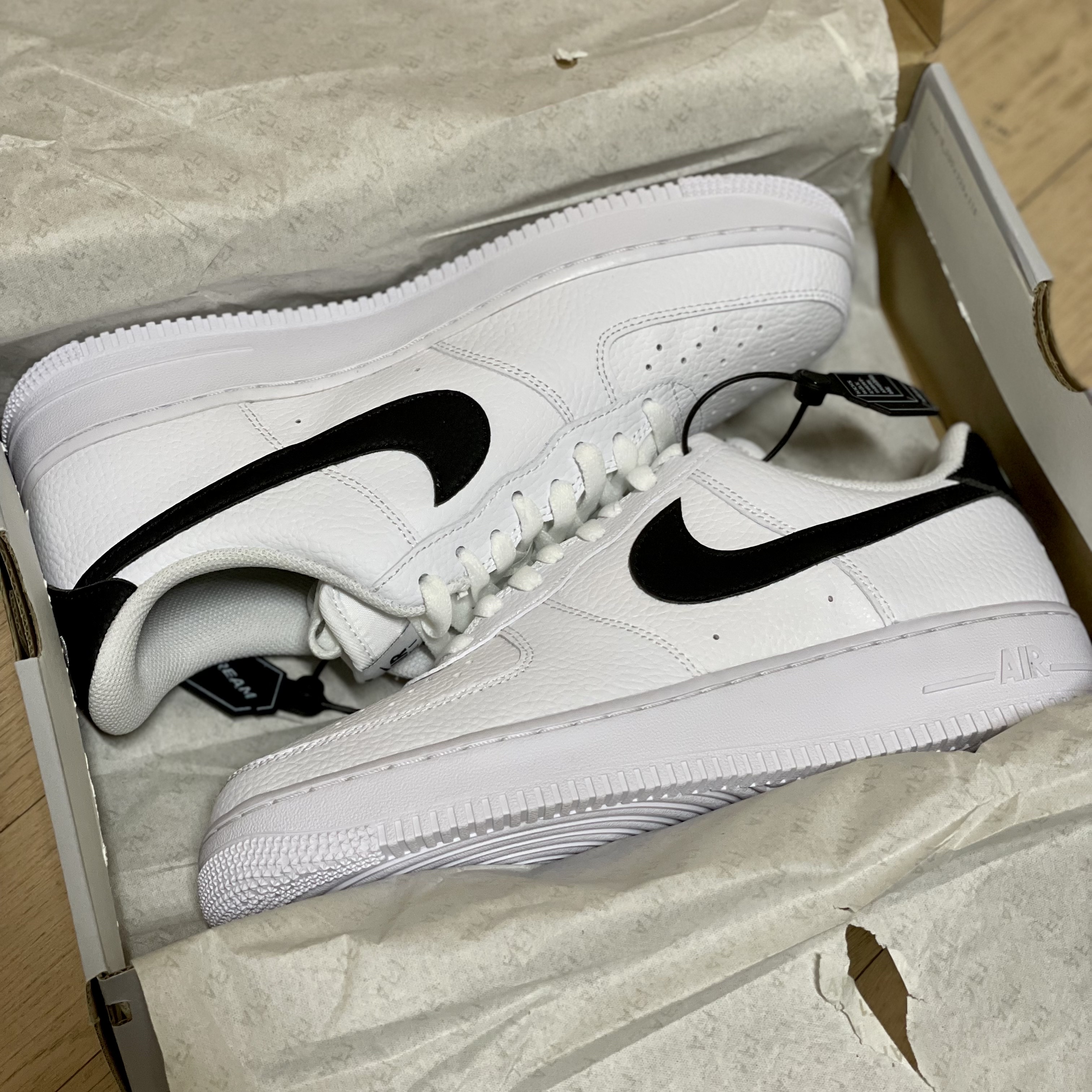 Nike Air Force 1 '07 White Black, (W) Nike Air Force 1 '07 Low White Black 착용 스타일 - 1