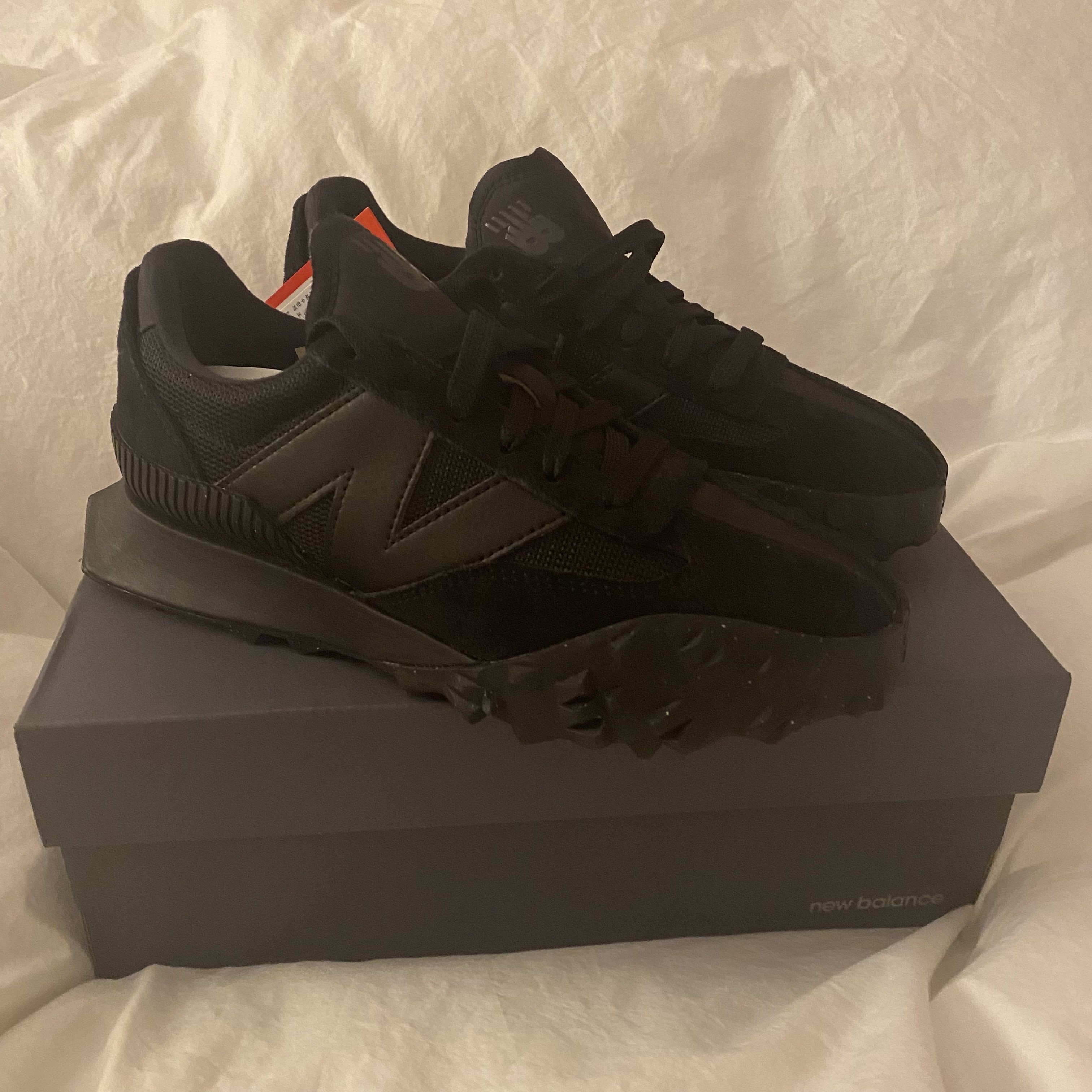 New Balance XC-72 Triple Black 착용 스타일 - 3
