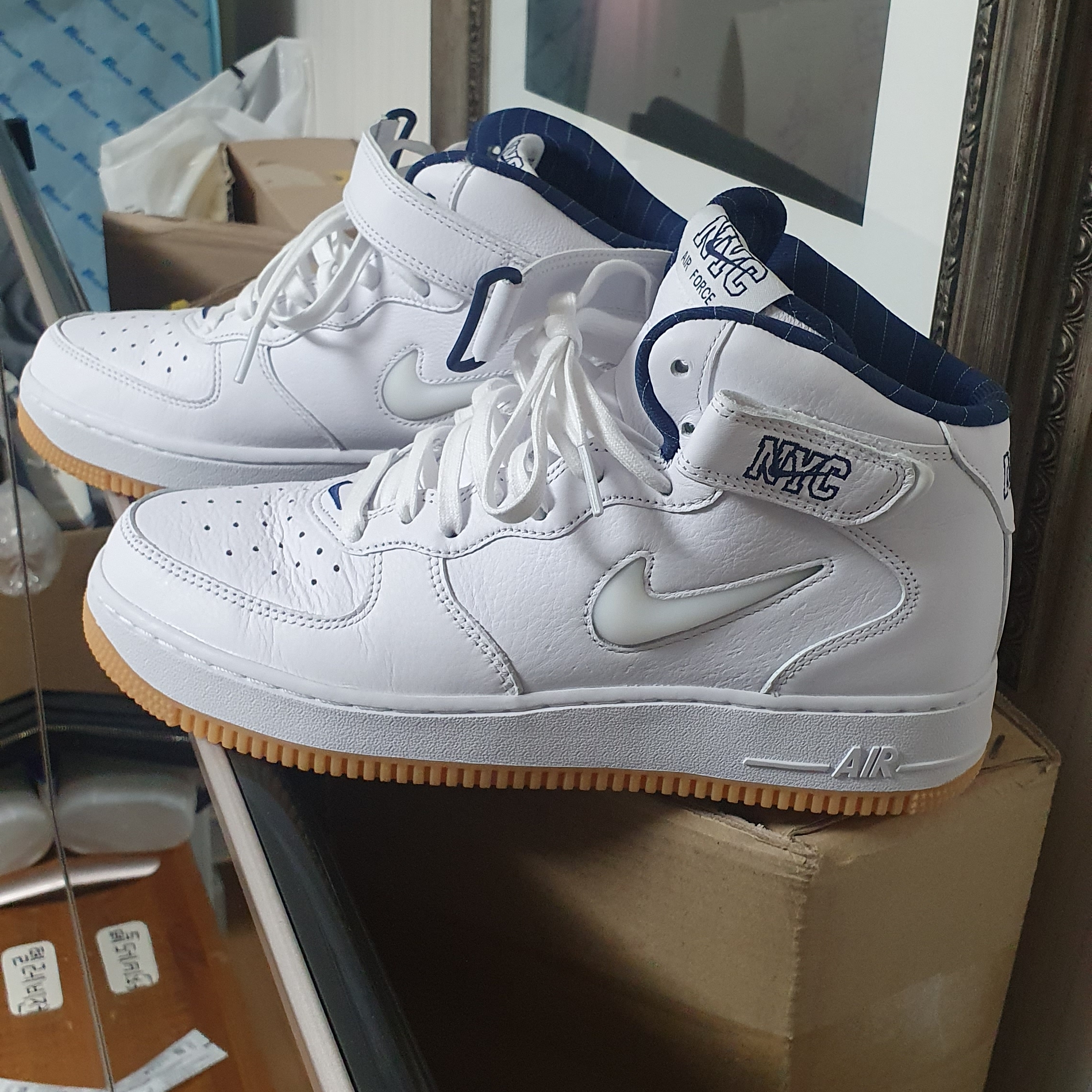 Nike Air Force 1 Mid QS NYC White Midnight Navy 착용 스타일 - 1