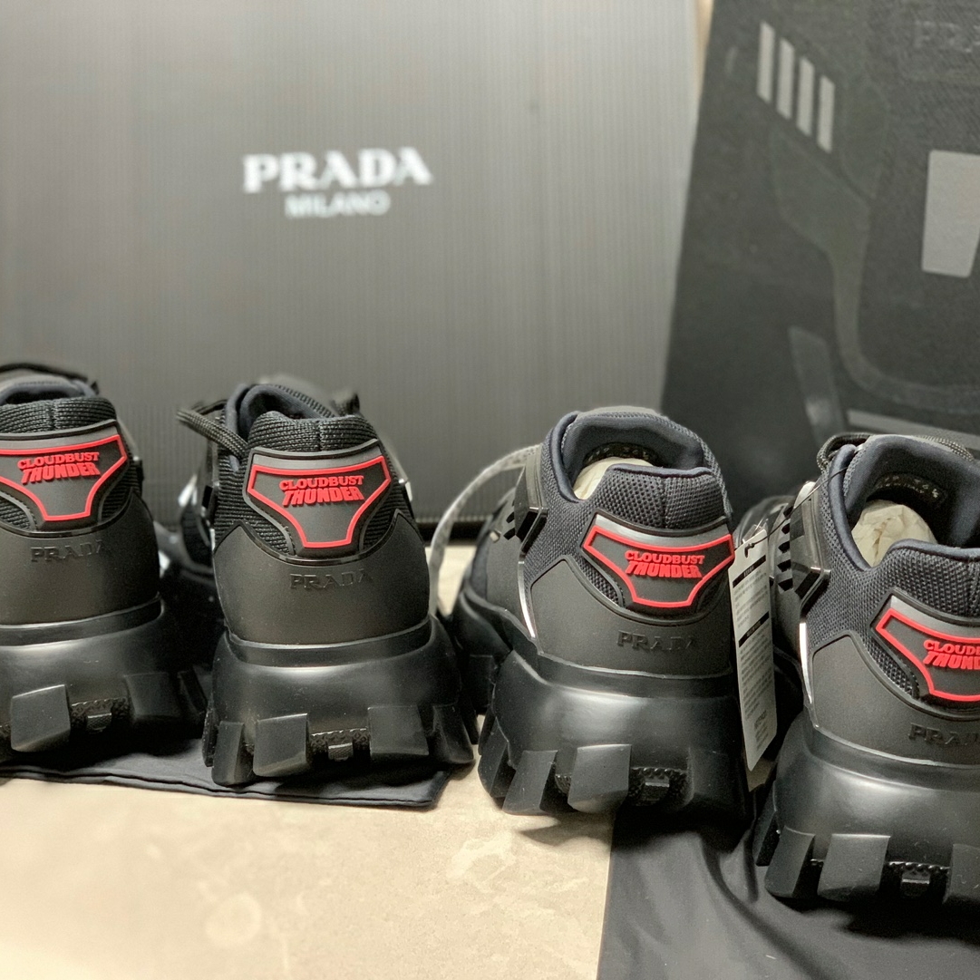 Prada Cloudbust Thunder Technical Fabric Sneakers Black 착용 스타일 - 3