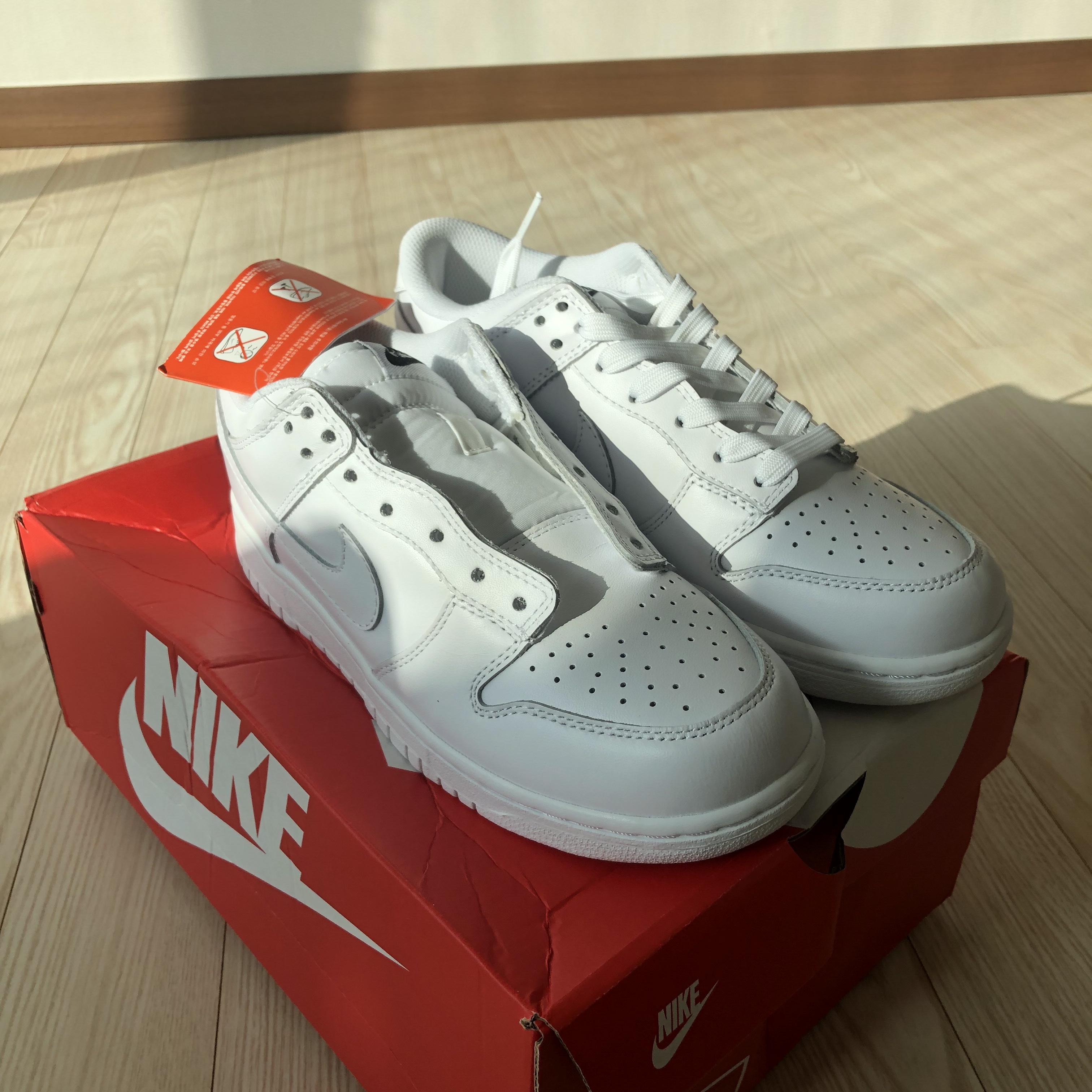 (W) Nike Dunk Low Triple White 착용 스타일 - 4