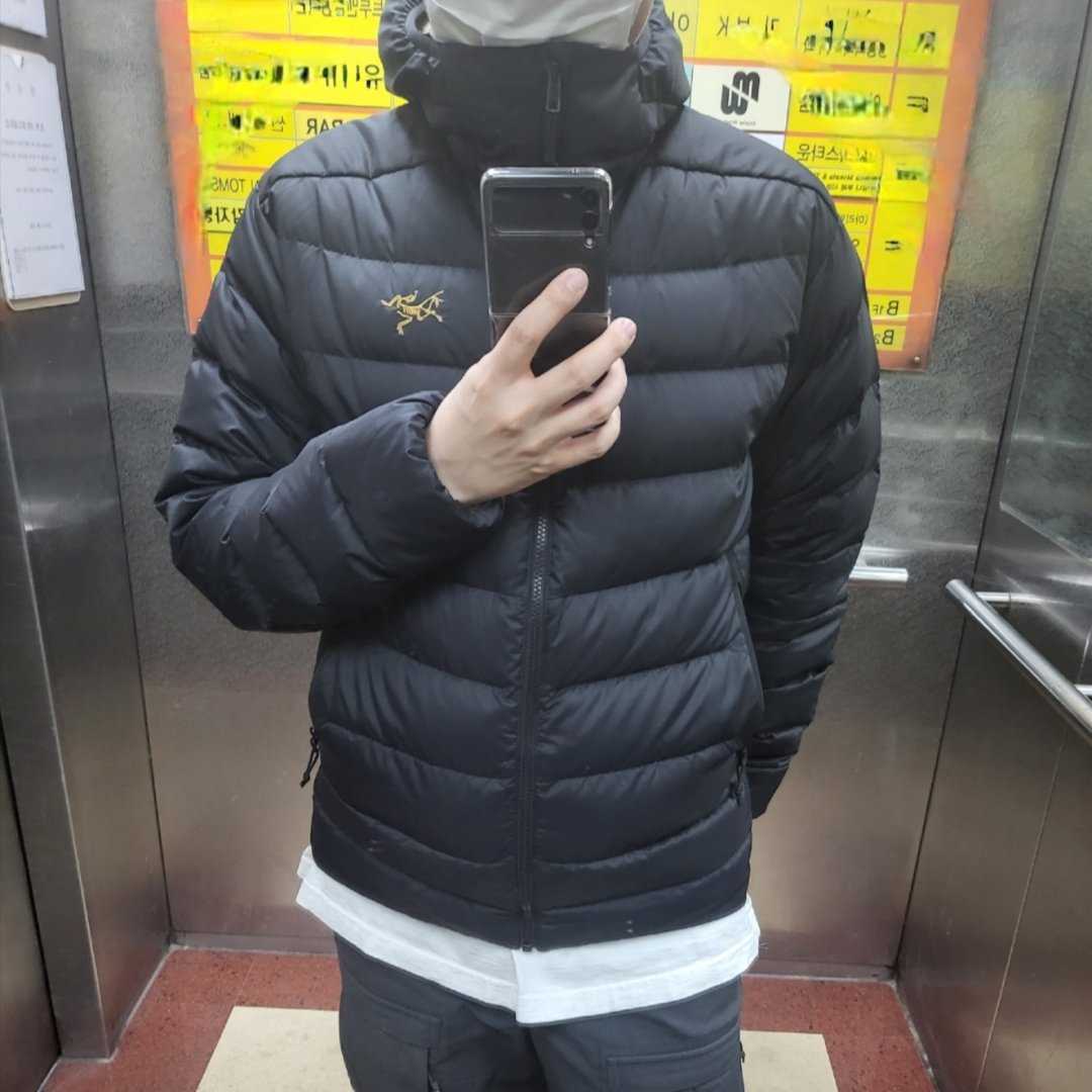 Arc'teryx Thorium AR Hoody 24K Black, Nike ACG Smith Summit Cargo Pants Dark Smoke Grey - Asia 착용 스타일