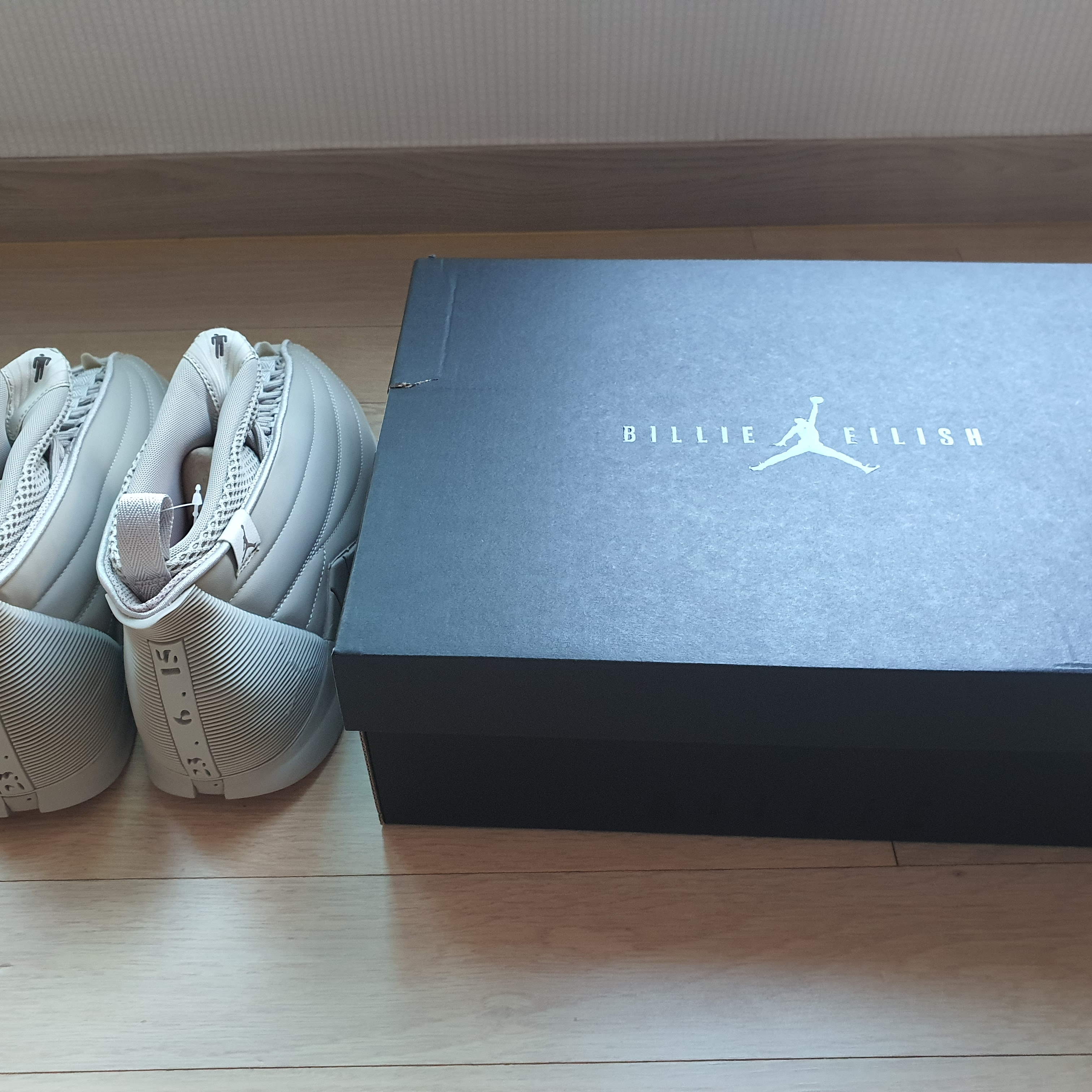 (W) Jordan 15 x Billie Eilish Retro SP Beige 착용 스타일 - 3