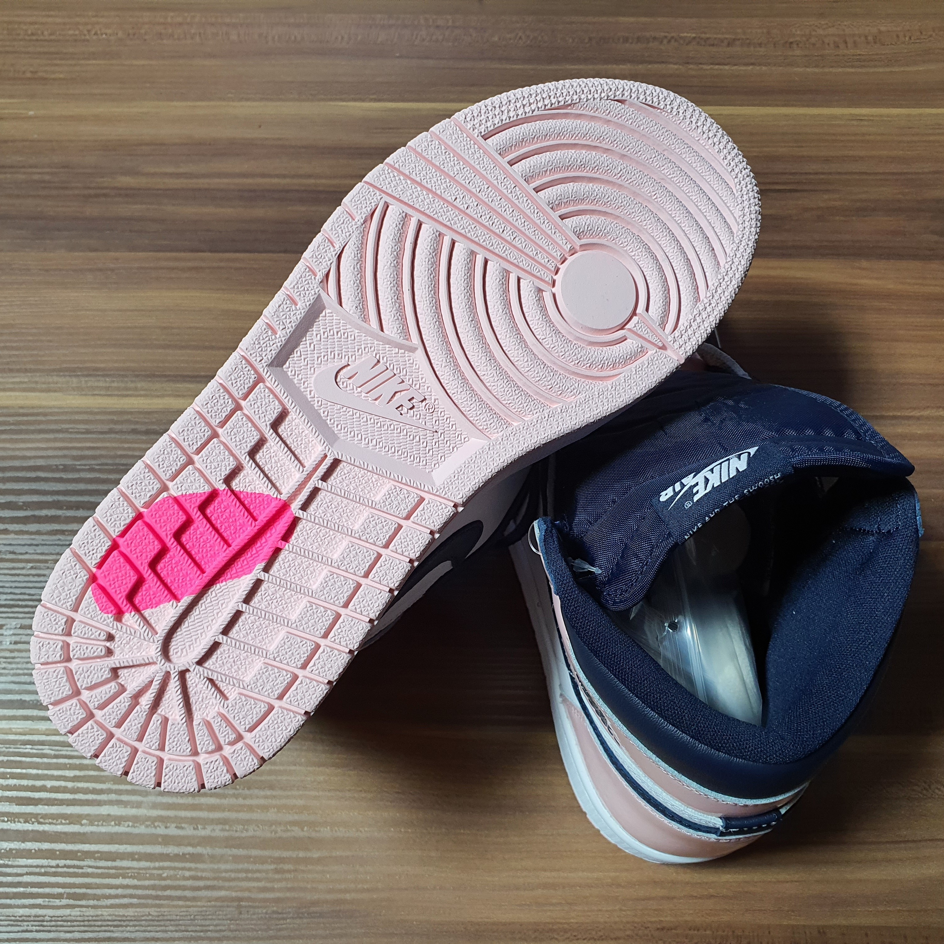 (W) Jordan 1 Retro High OG Atmosphere 착용 스타일 - 4