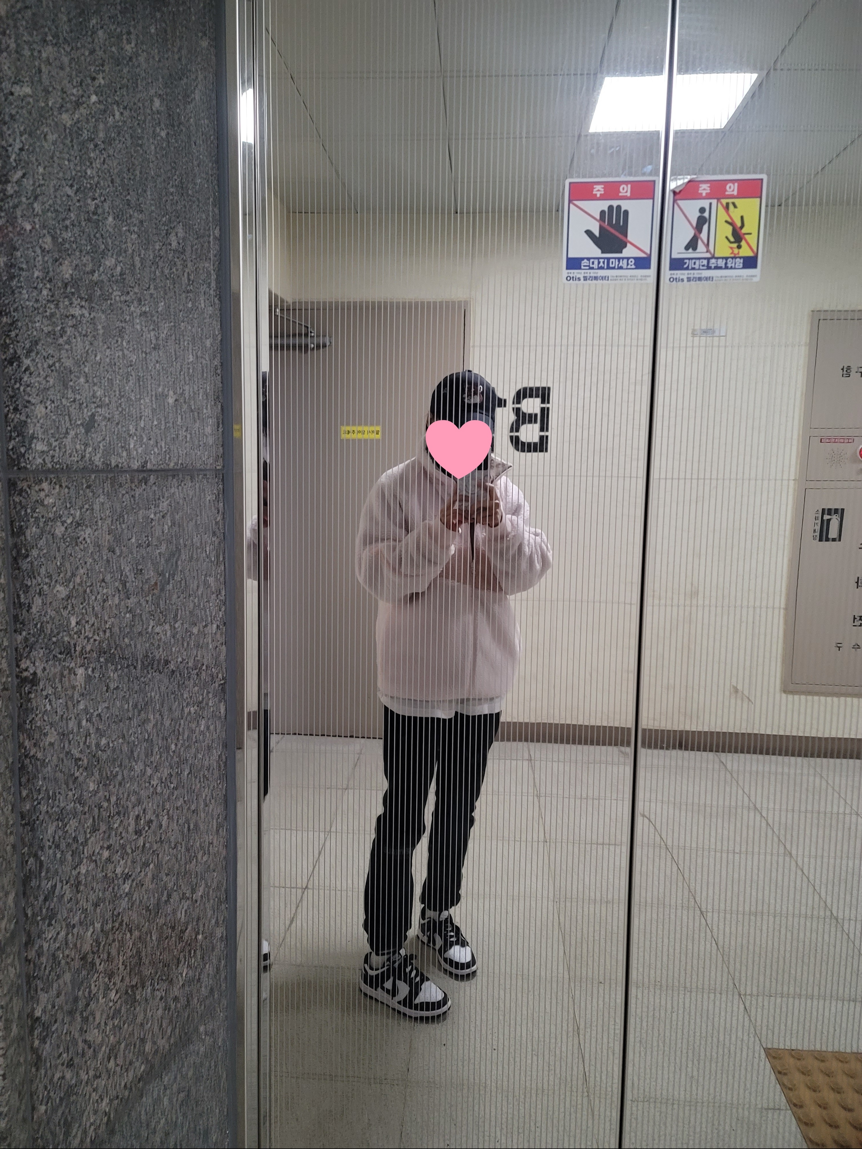 (W) Nike Dunk Low Black, Essentials The Core Collection Sweatpants Black 착용 스타일 - 2