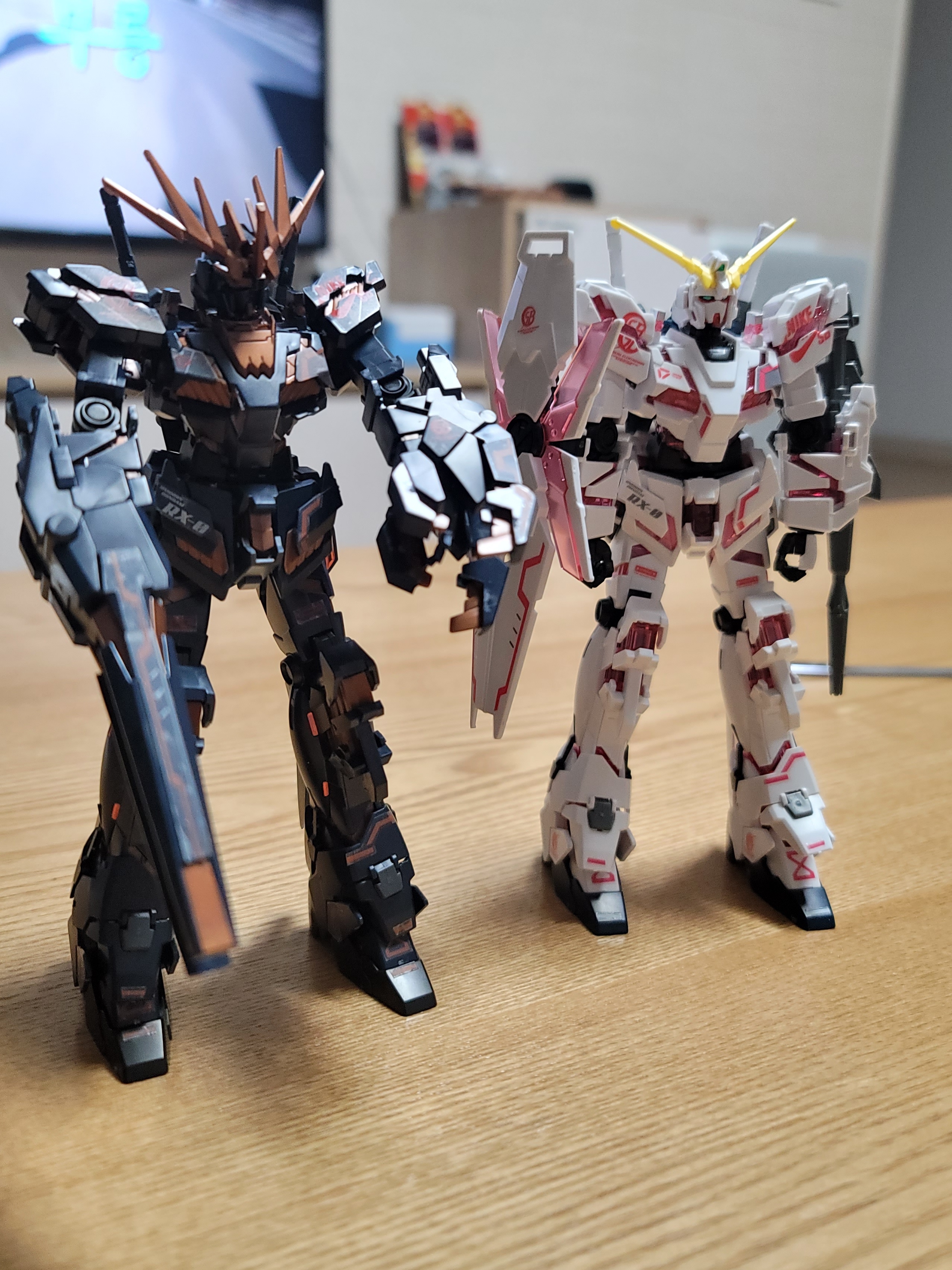 Bandai x Nike SB HG Unicorn Gundam & HG Unicorn 02 Banshee Set (Destroy Mode), Nike x Gundam SB Dunk High Pro QS Unicorn RX-0 착용 스타일 - 3