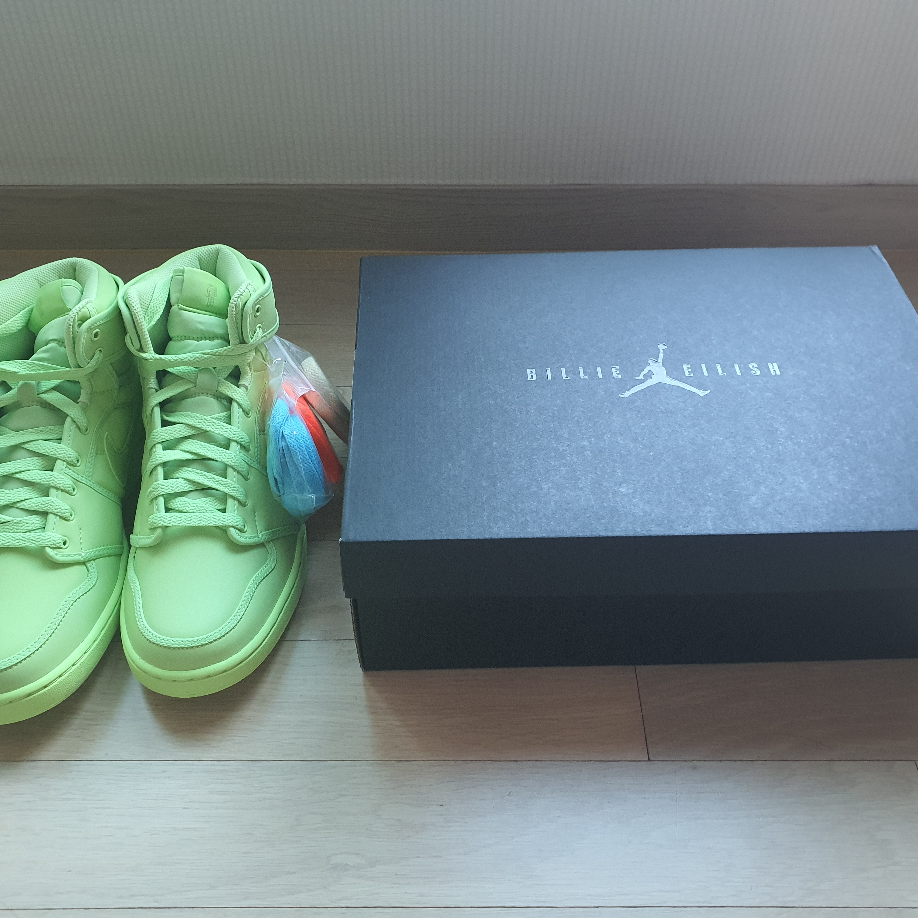 (W) Jordan 1 x Billie Eilish KO SP Lime Green 착용 스타일 - 3