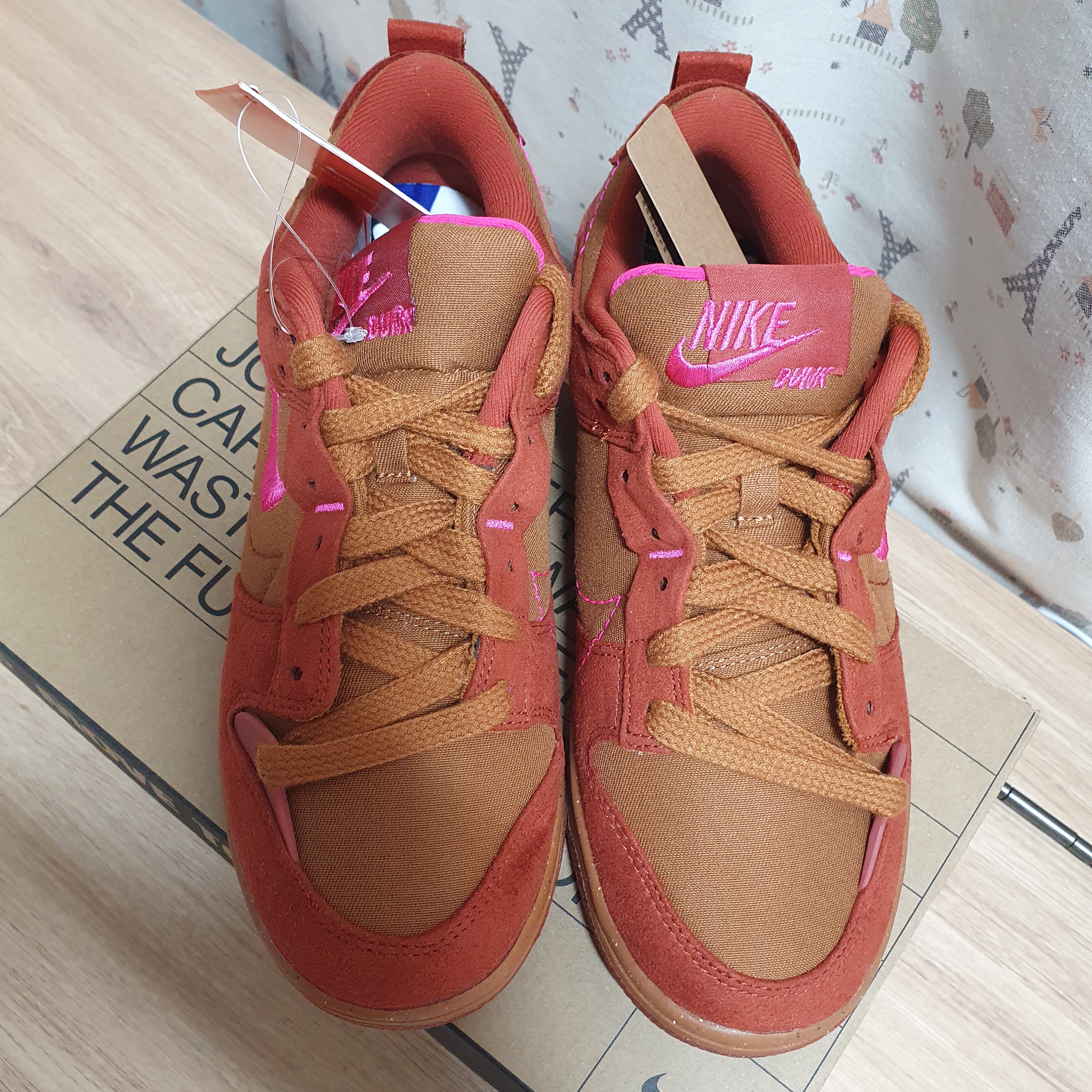 (W) Nike Dunk Low Disrupt 2 Desert Bronze Pink Prime 착용 스타일 - 3