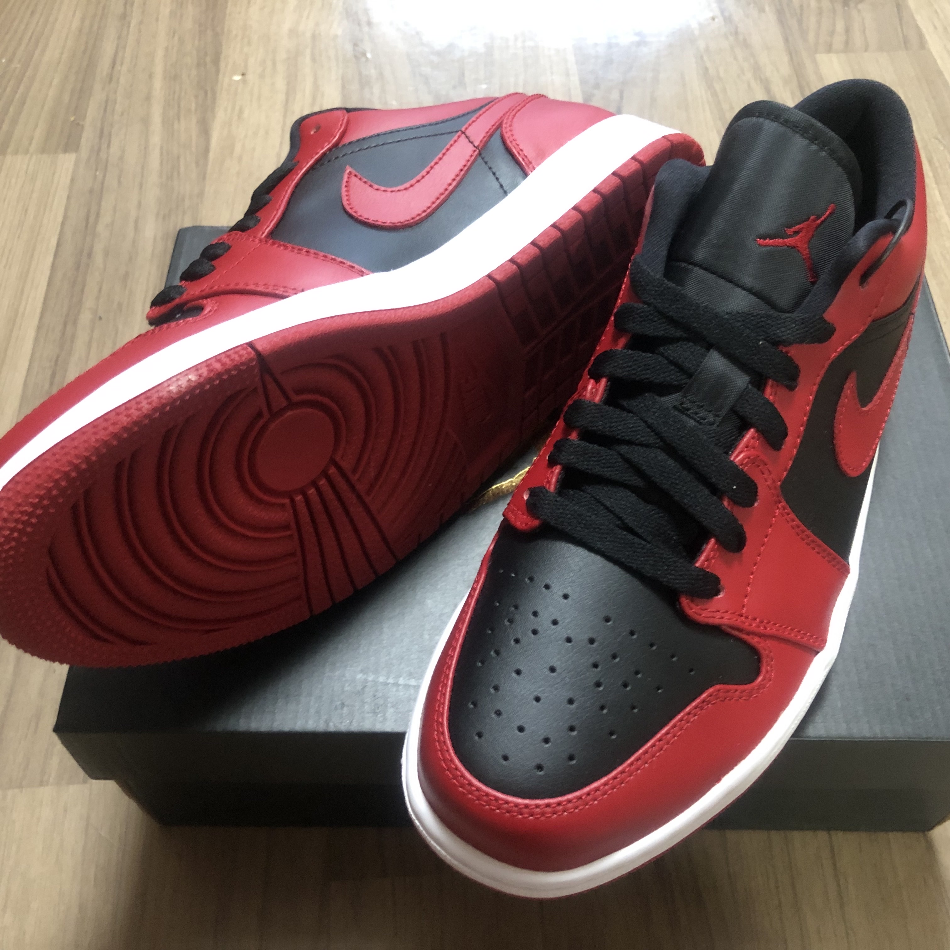 Jordan 1 Low Varsity Red 착용 스타일 - 4