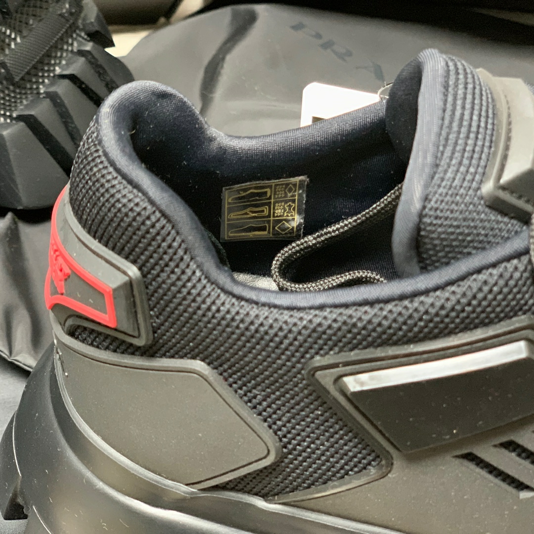 Prada Cloudbust Thunder Technical Fabric Sneakers Black 착용 스타일 - 5