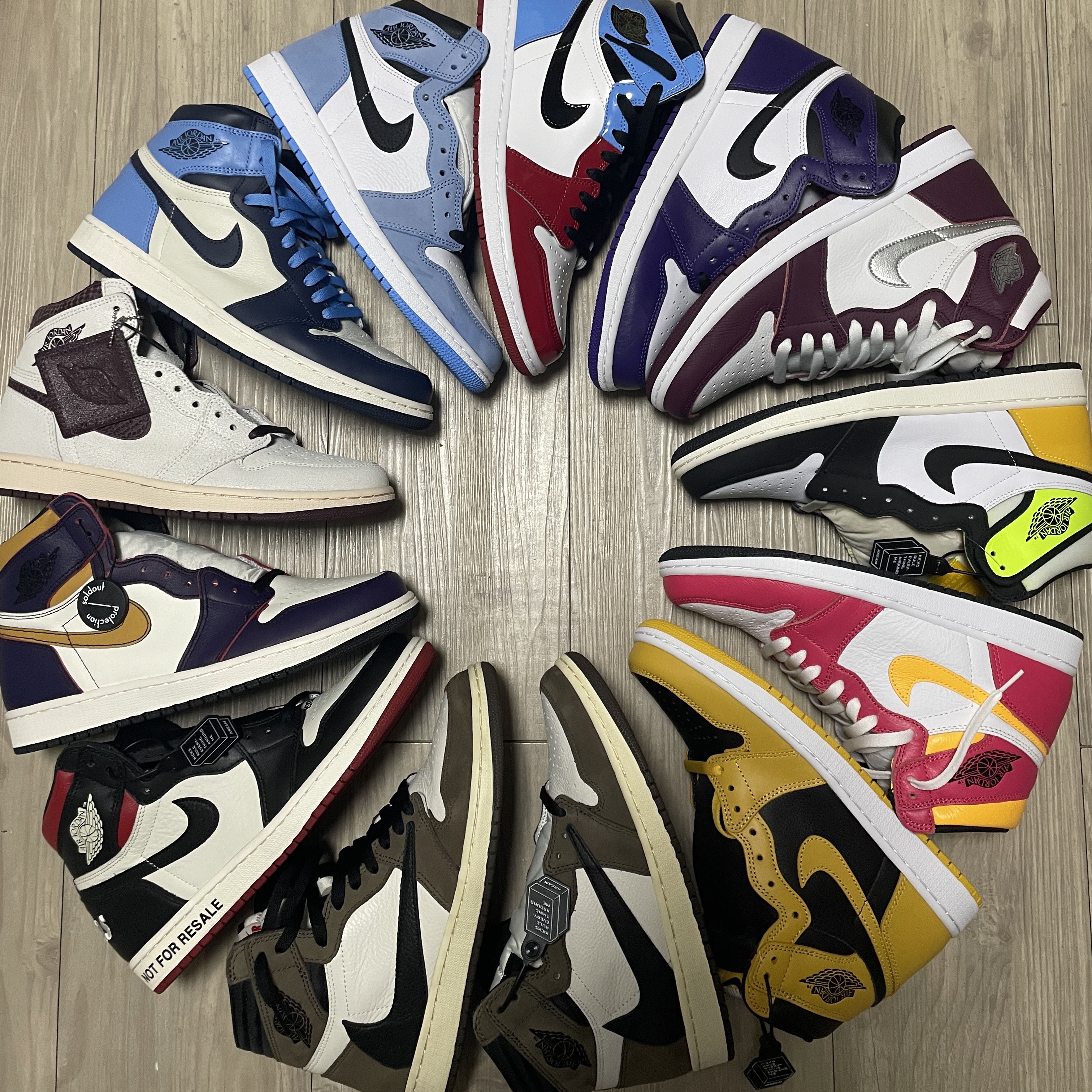 Jordan 1 x Travis Scott Retro High OG SP Mocha, Jordan 1 Retro High Not for Resale Varsity Red 착용 스타일