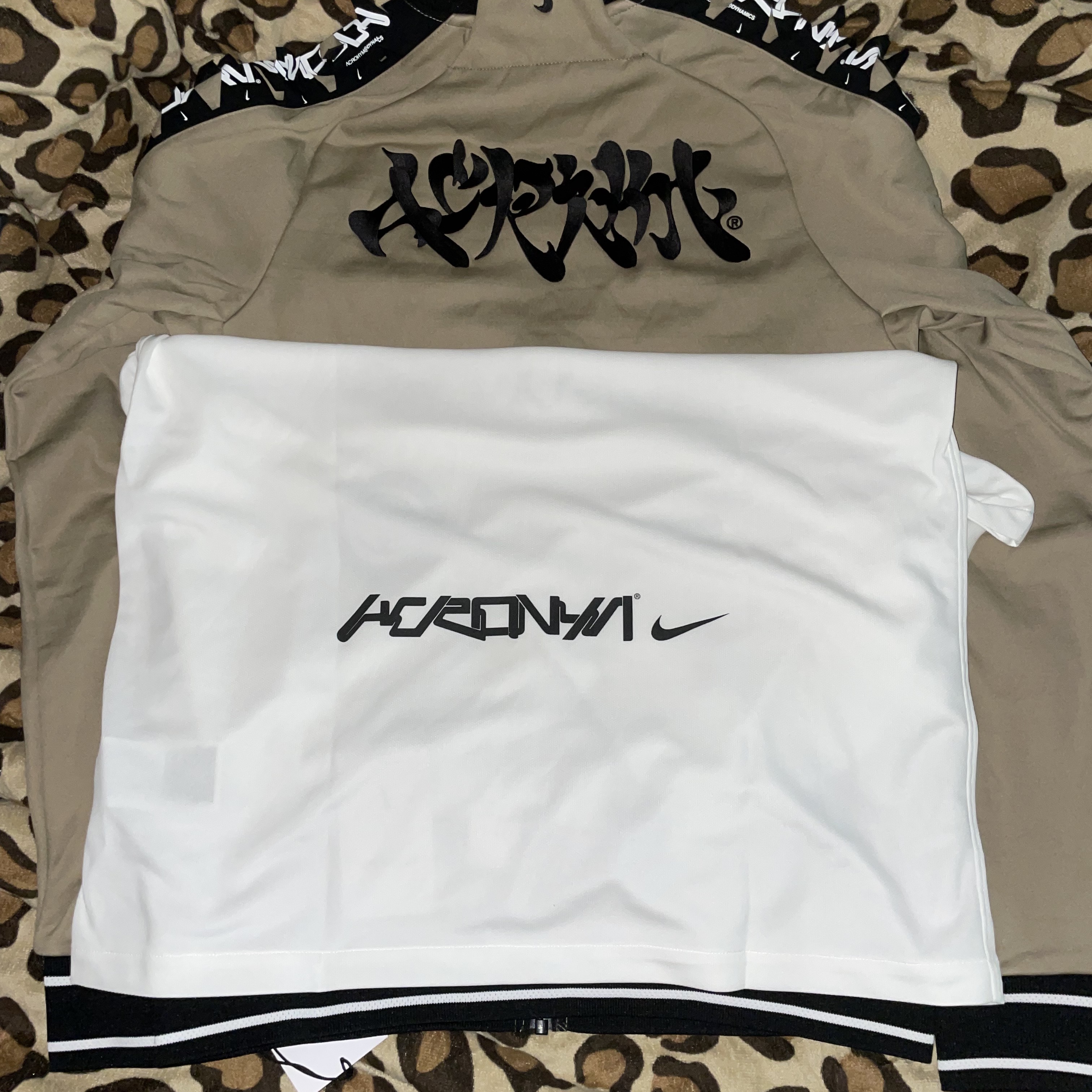Nike x Acronym NRG Stadium Jersey White - US/EU, Nike x Acronym NRG Knit Jacket Khaki - US/EU μ°©μ© μ€νμΌ - 4
