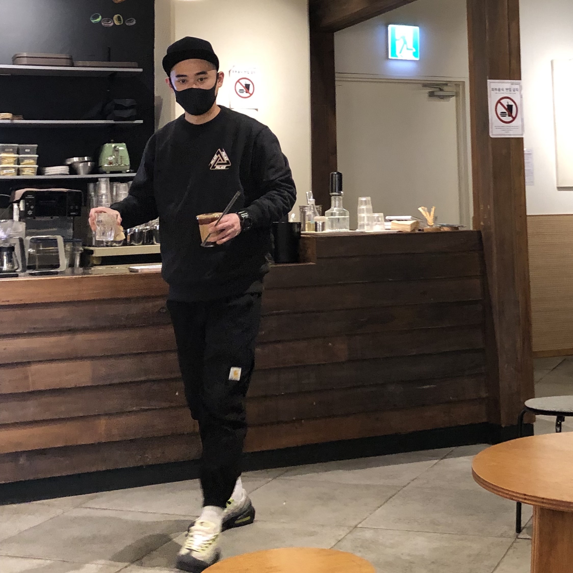 Palace Basically A Tri-Ferg Crew Black - 21FW 착용 스타일