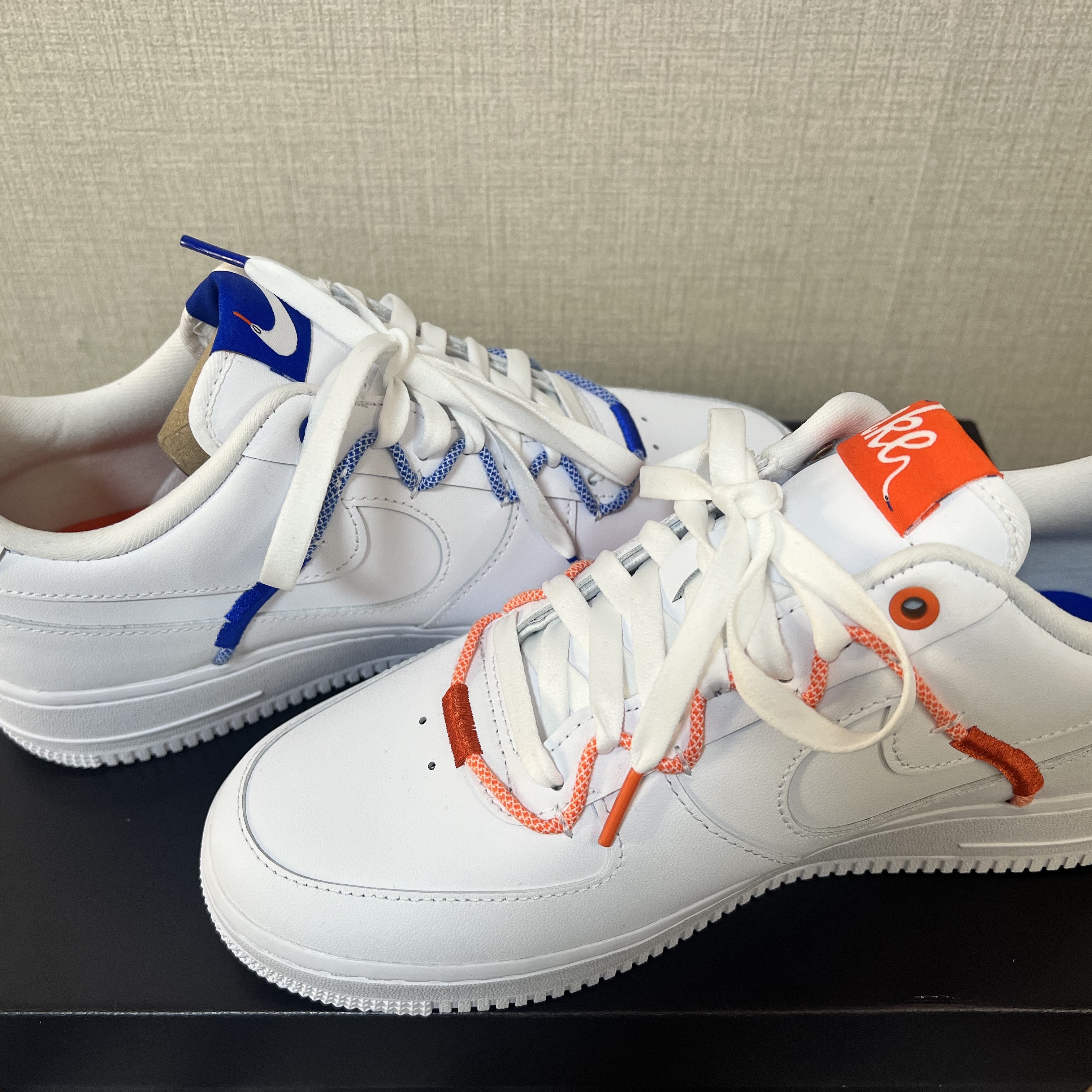(W) Nike Air Force 1 '07 LX White Safety Orange 착용 스타일 - 3