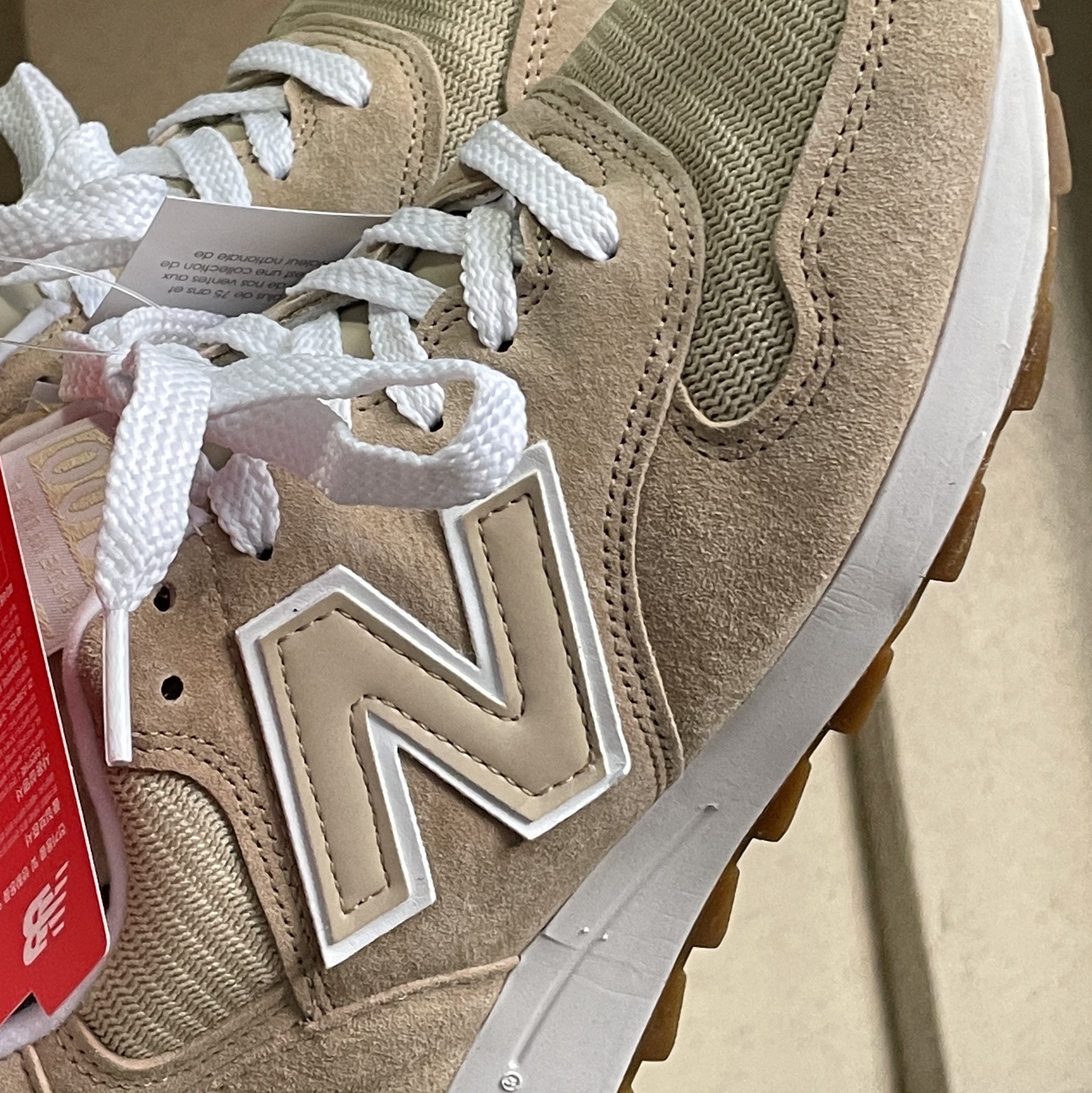 New Balance 1400 Made in USA Tan 착용 스타일 - 1