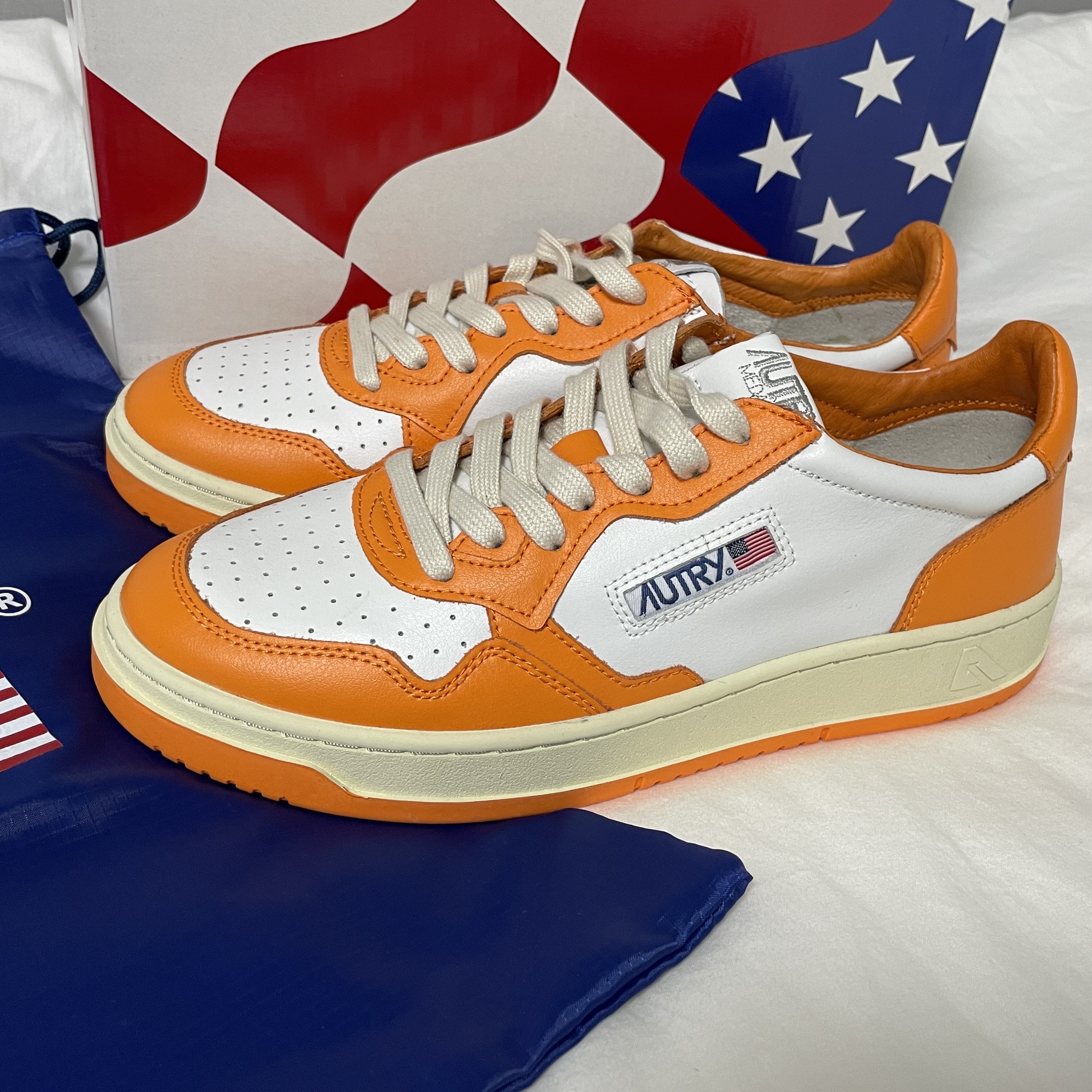 Autry Medalist Low Leather Sneakers Orange White, Nike Dunk Low SP Syracuse 2020 착용 스타일 - 1