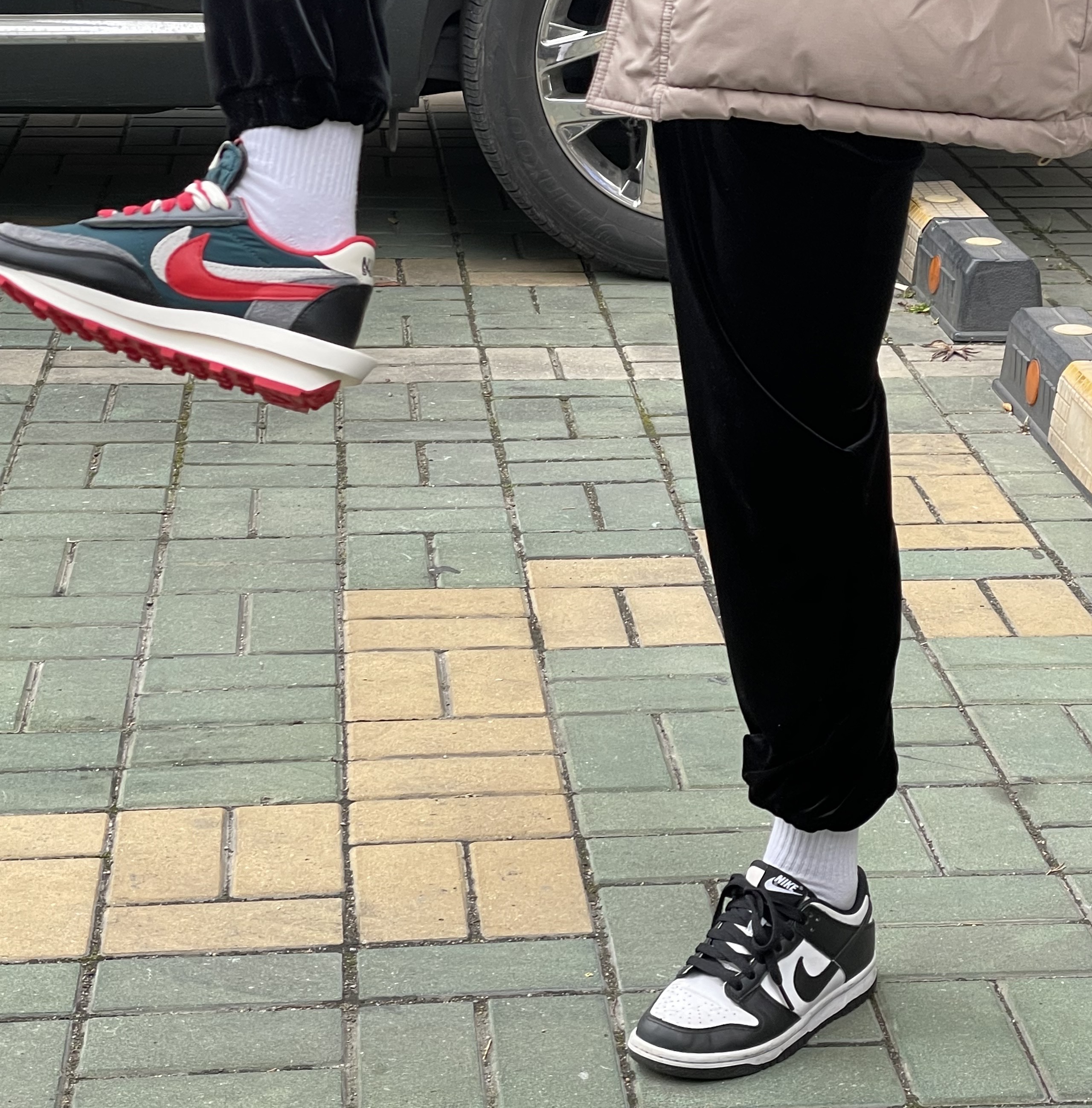 Nike x Sacai x Undercover LDWaffle Midnight Spruce University Red 착용 스타일 - 3