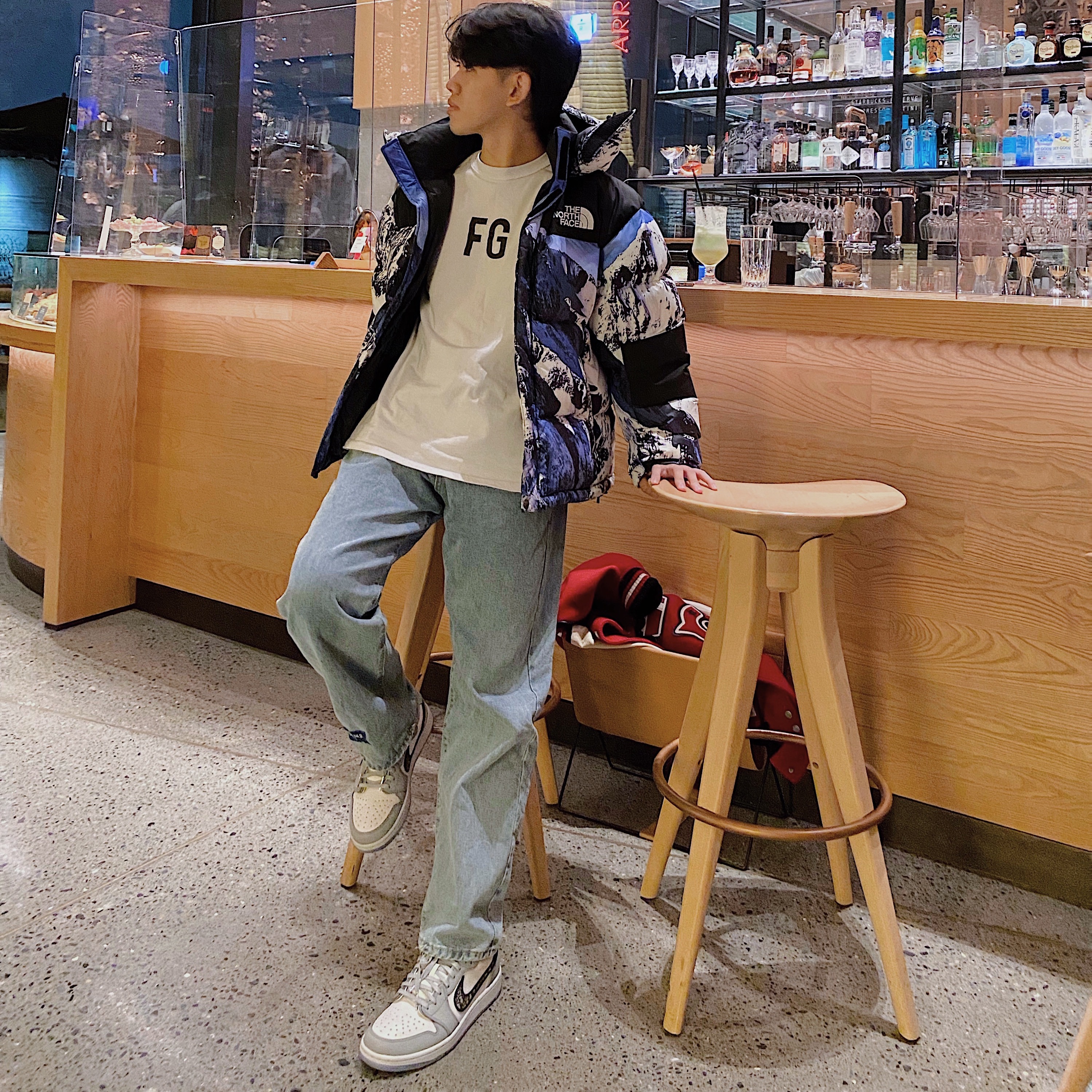 Jordan 1 x Dior Low OG, Supreme x The North Face Mountain Baltoro Jacket Blue White - 17FW 착용 스타일