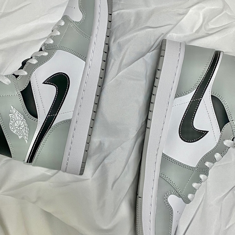 Jordan 1 Mid Light Smoke Grey Anthracite 착용 스타일