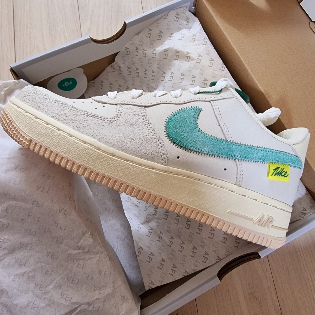 (GS) Nike Air Force 1 '07 LV8 Test Of Time 착용 스타일 - 2