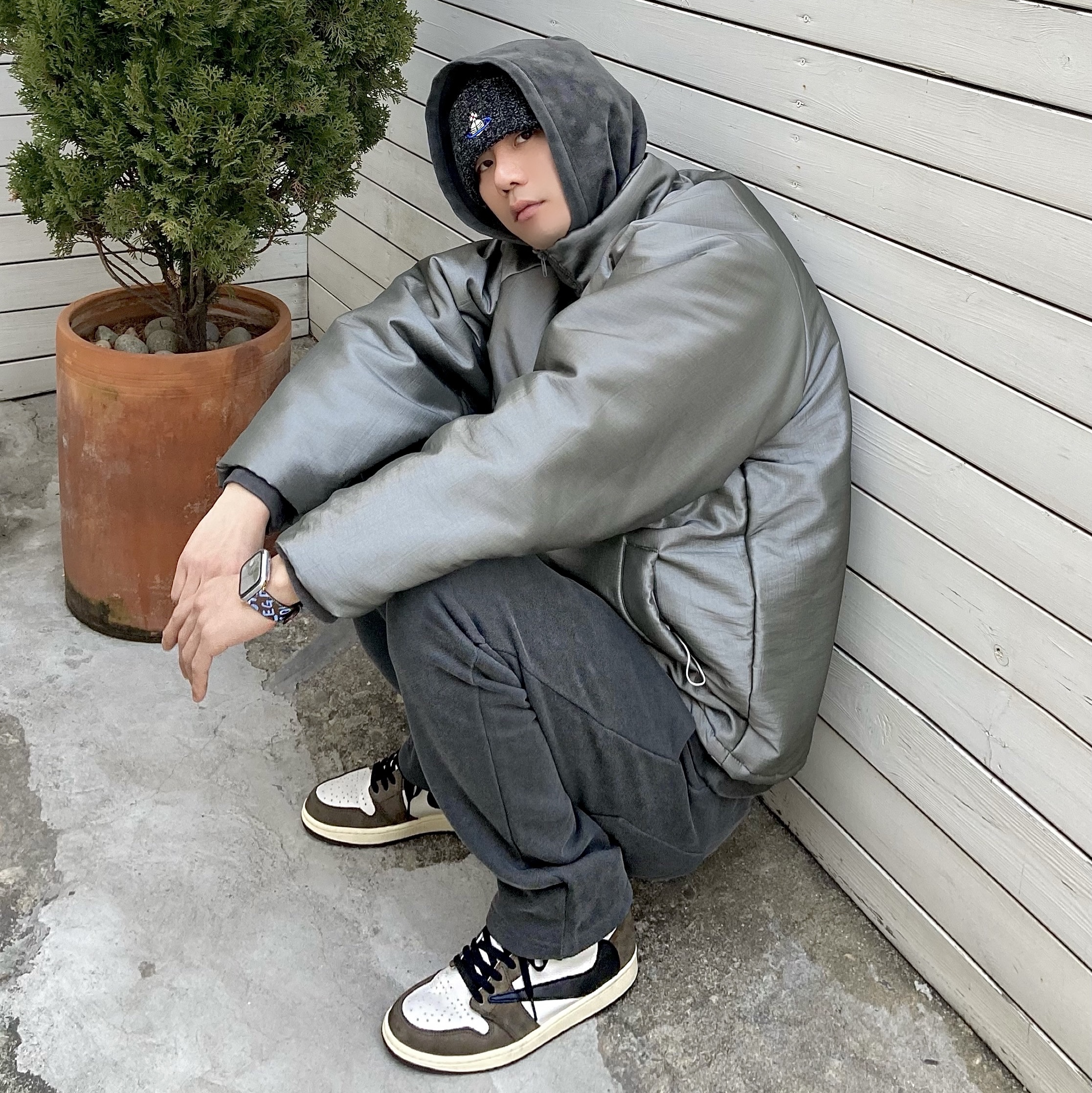 Jordan 1 x Travis Scott Retro High OG SP Mocha, Jordan x Travis Scott Washed Suede Hoodie Grey 착용 스타일