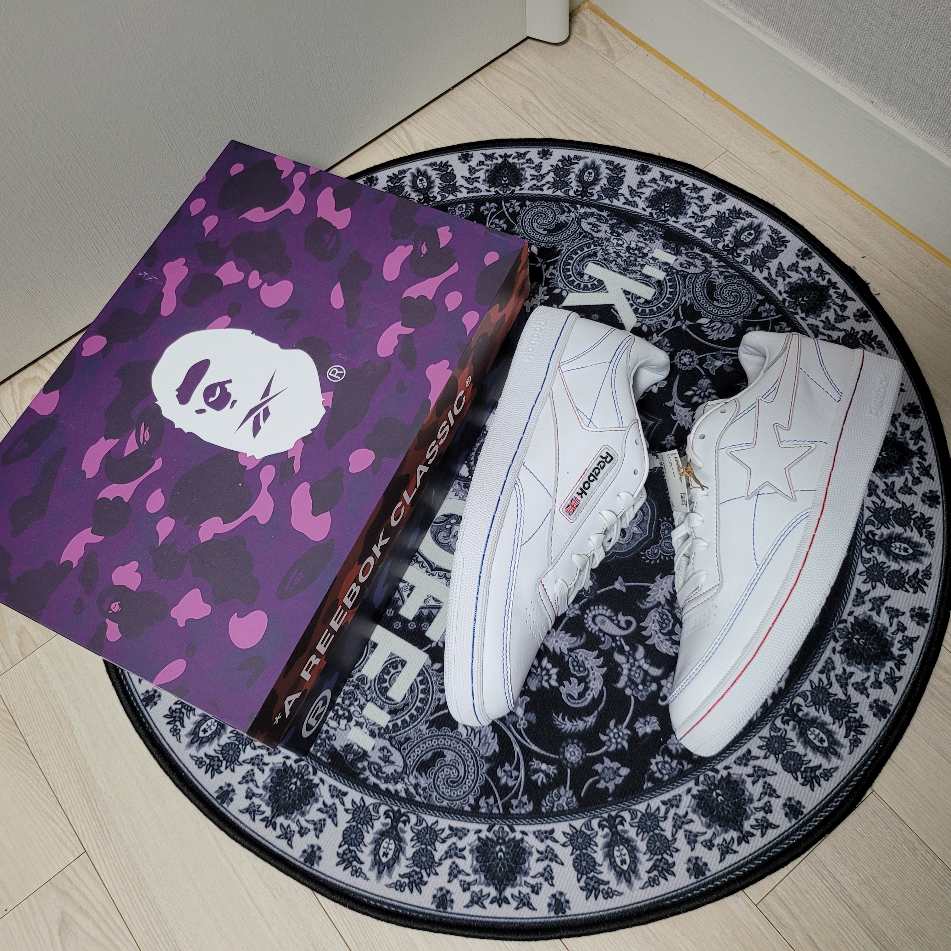 Reebok x BAPE Club C 85 White Contrast Stitch 착용 스타일