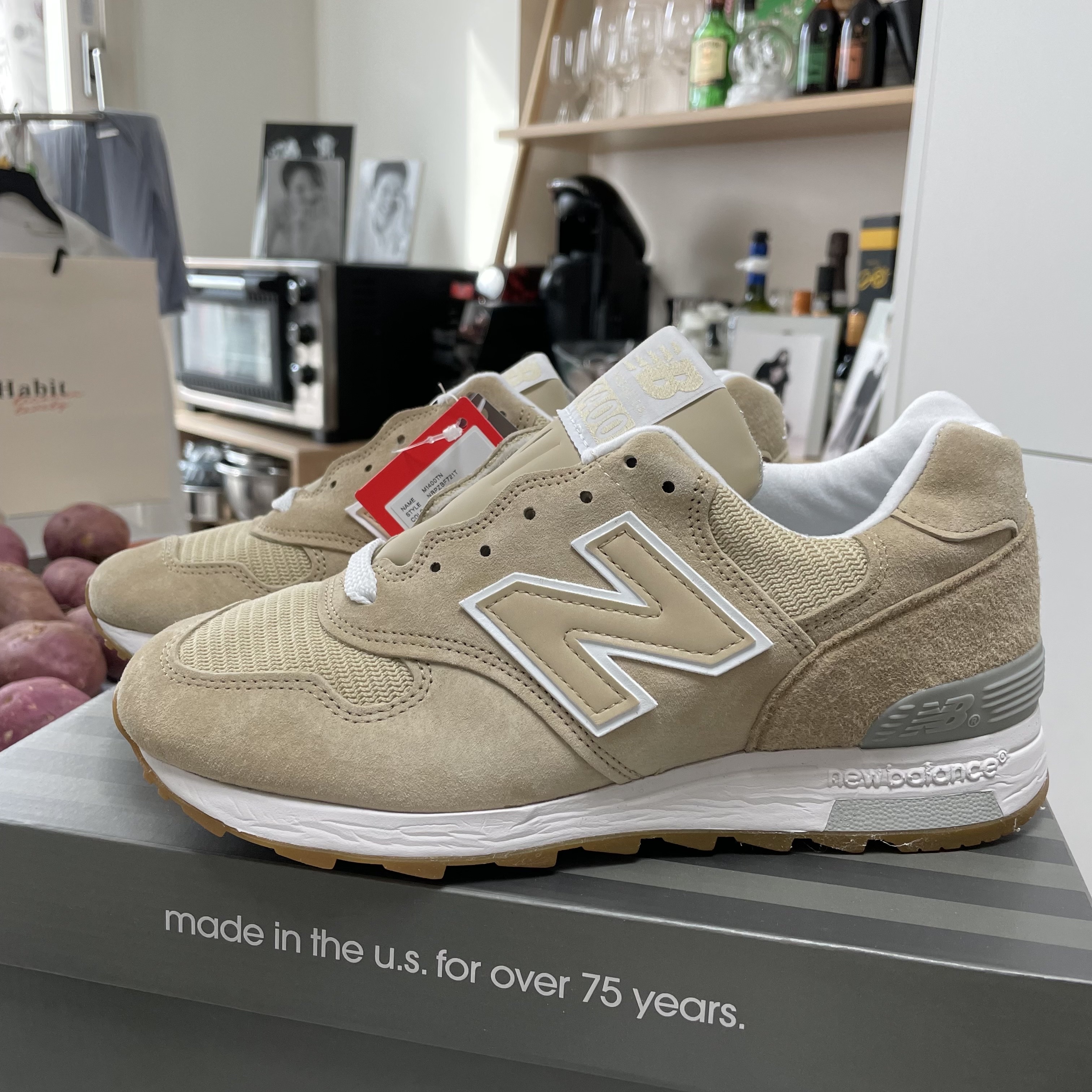 New Balance 1400 Made in USA Tan 착용 스타일