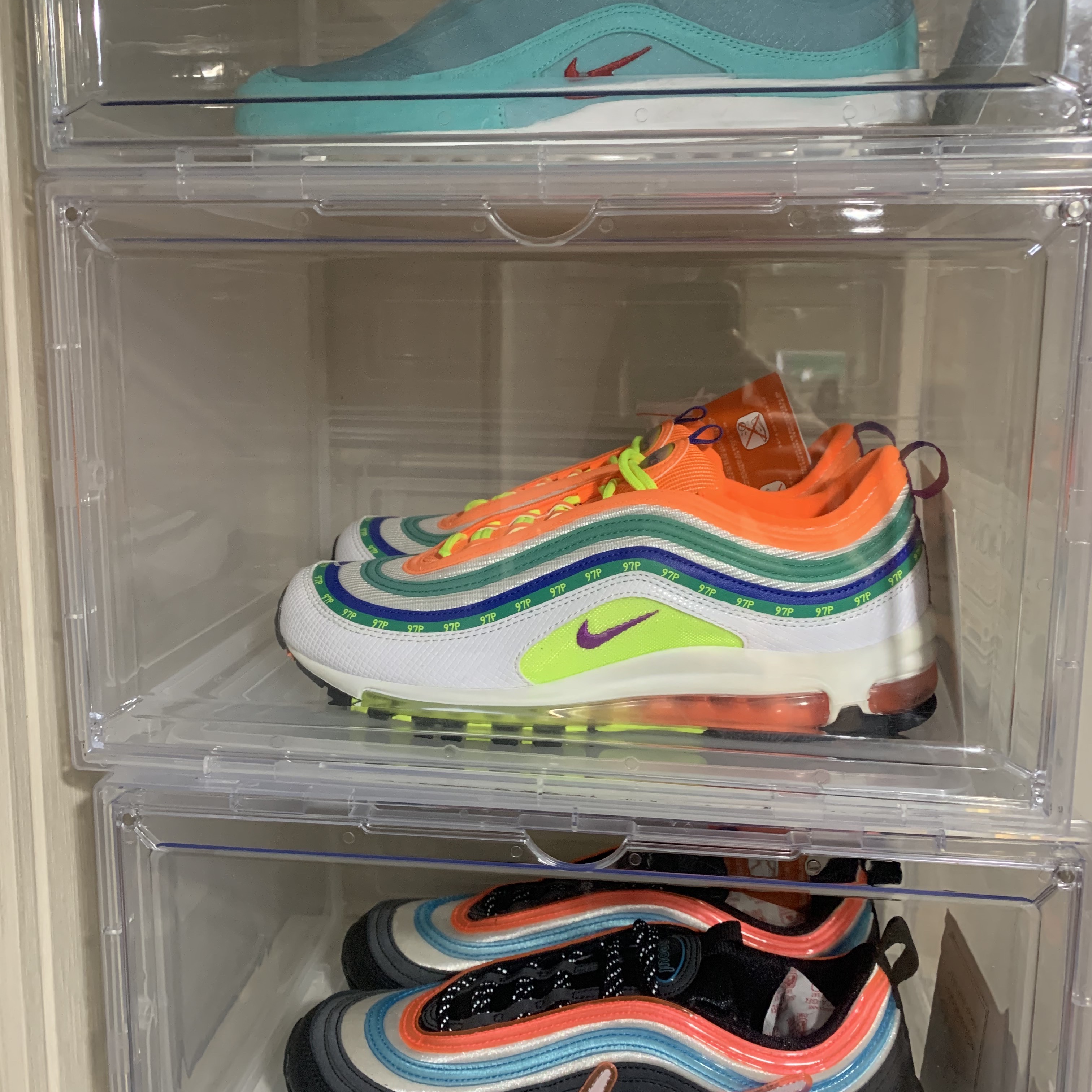 Nike Air Max 97 Shanghai Kaleidoscope, Nike Air Max 97 London Summer of Love 착용 스타일