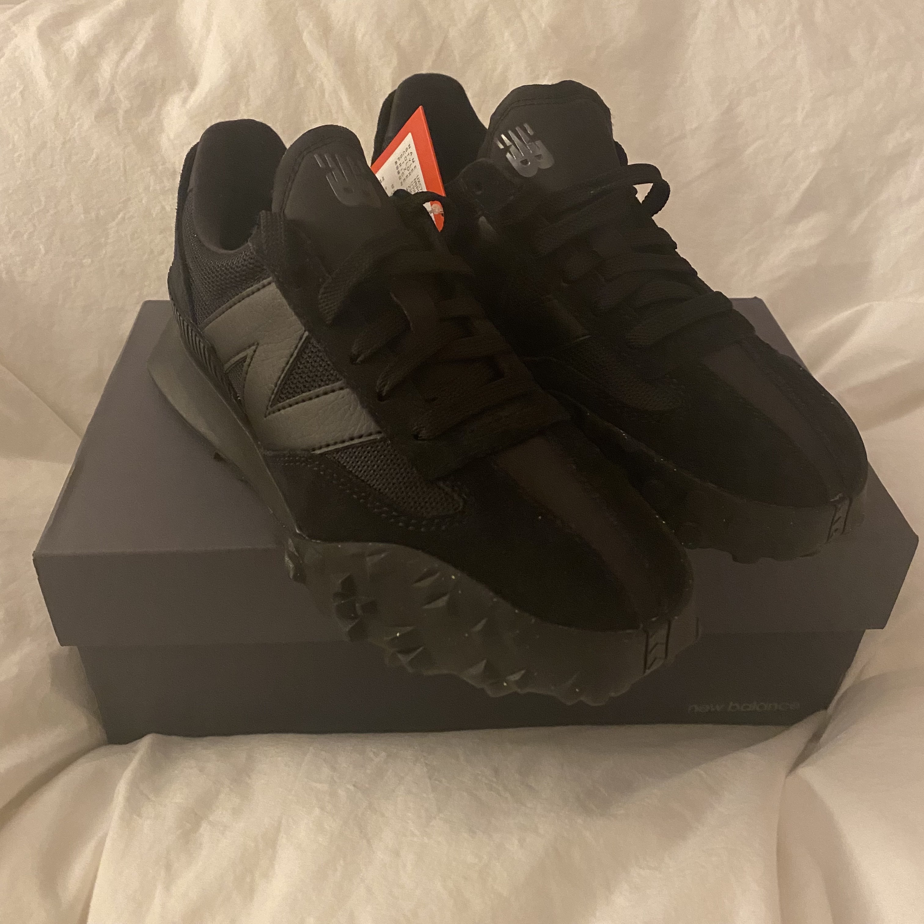 New Balance XC-72 Triple Black 착용 스타일 - 1
