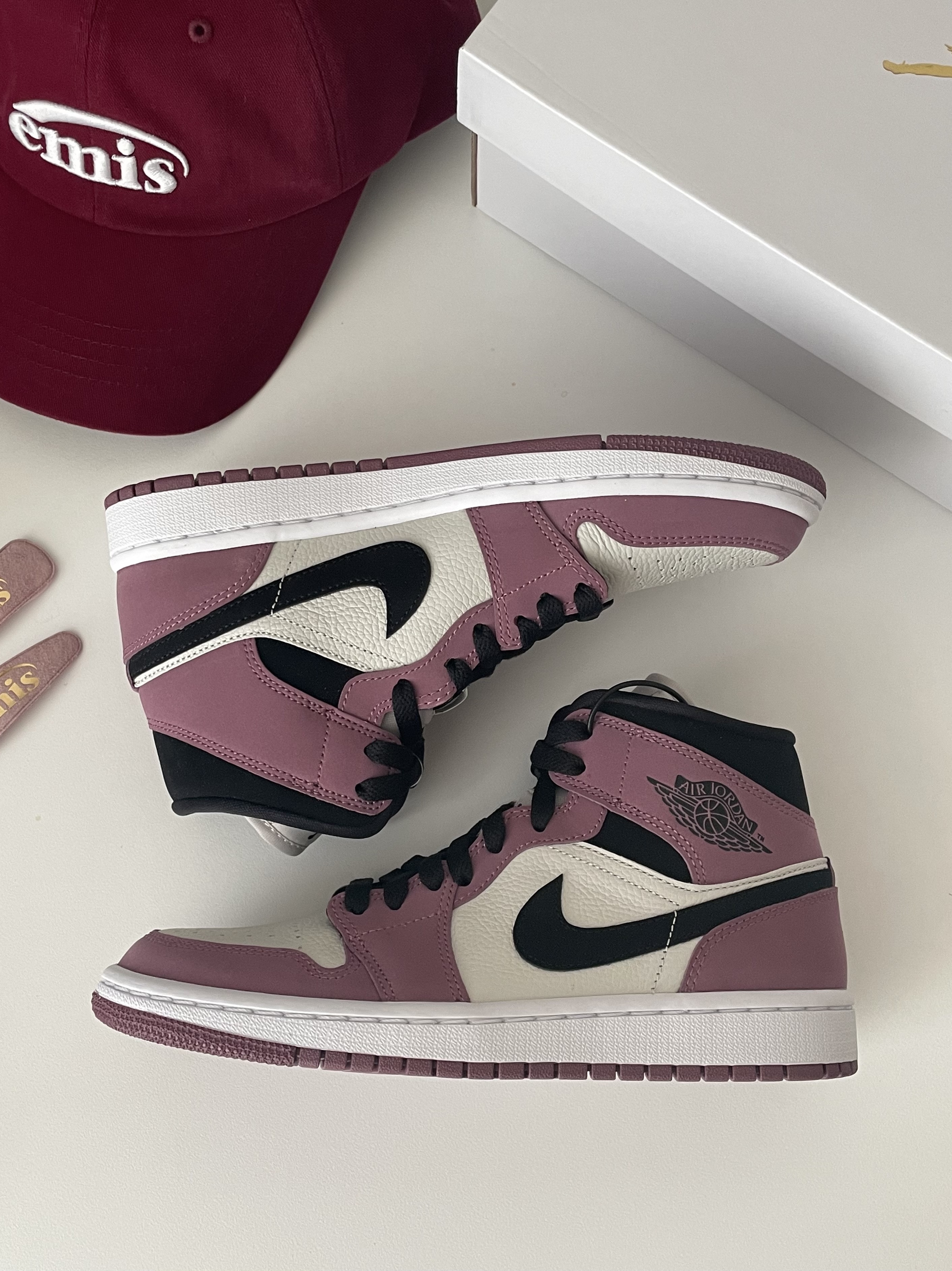 (W) Jordan 1 Mid SE Light Mulberry 착용 스타일 - 1