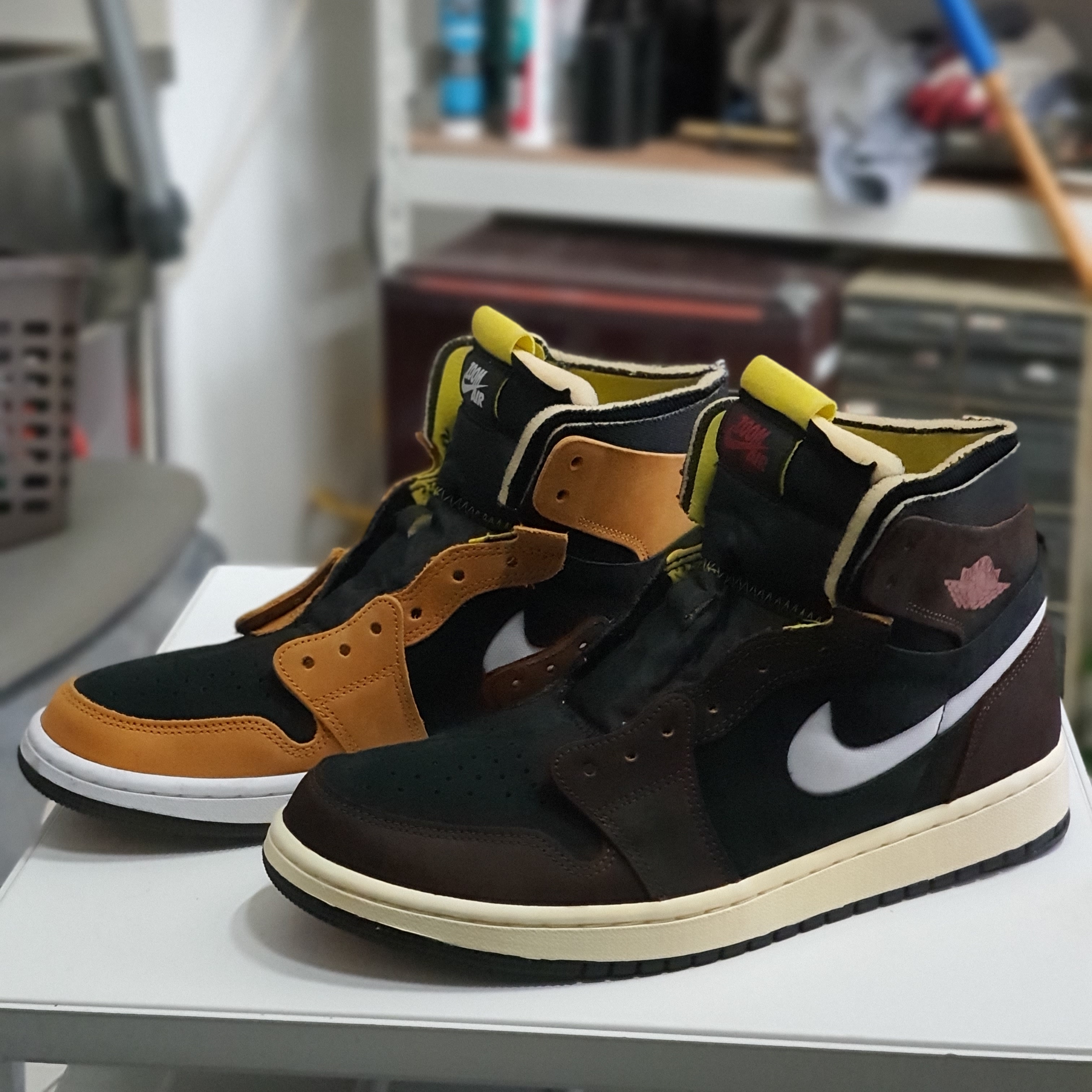 Jordan 1 Zoom Air CMFT Monarch Orange, IAB Studio Hoodie Brown 착용 스타일 - 3