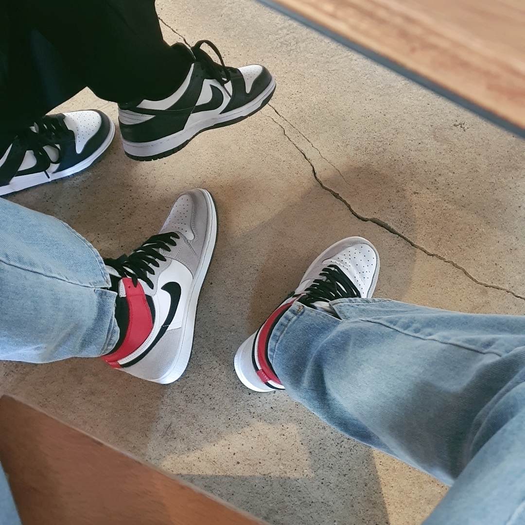 Jordan 1 Retro High OG Light Smoke Grey, (W) Nike Dunk Low Black 착용 스타일 - 2