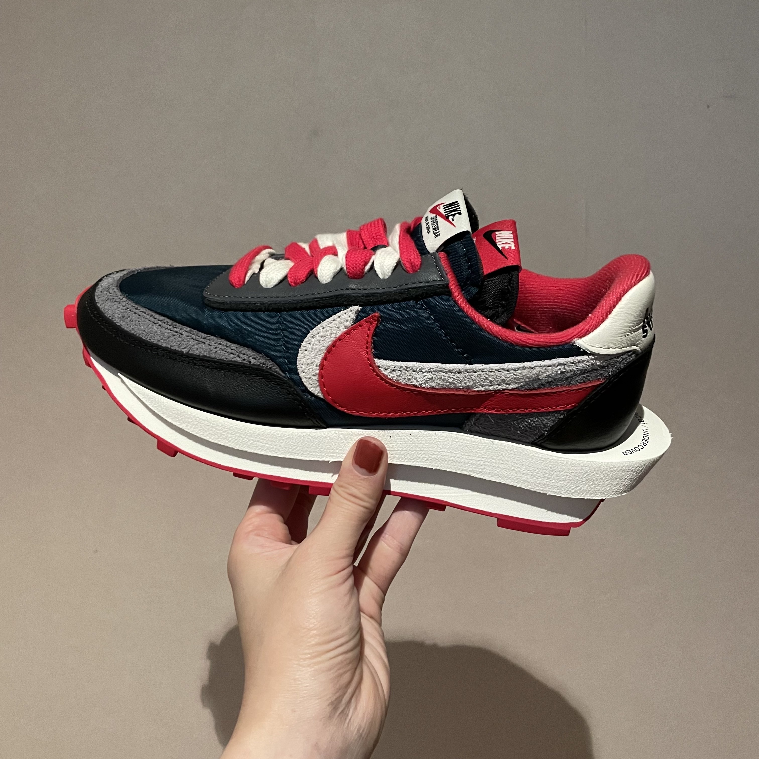 Nike x Sacai x Undercover LDWaffle Midnight Spruce University Red 착용 스타일 - 2
