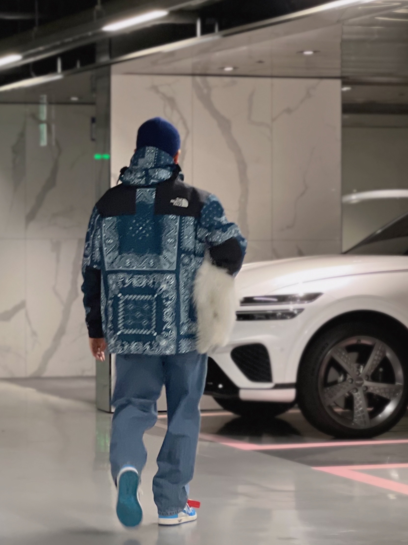 The North Face Novelty GTX Mountain Jacket Peacock Blue, Jordan 1 x Off-White Retro High University Blue 착용 스타일 - 1