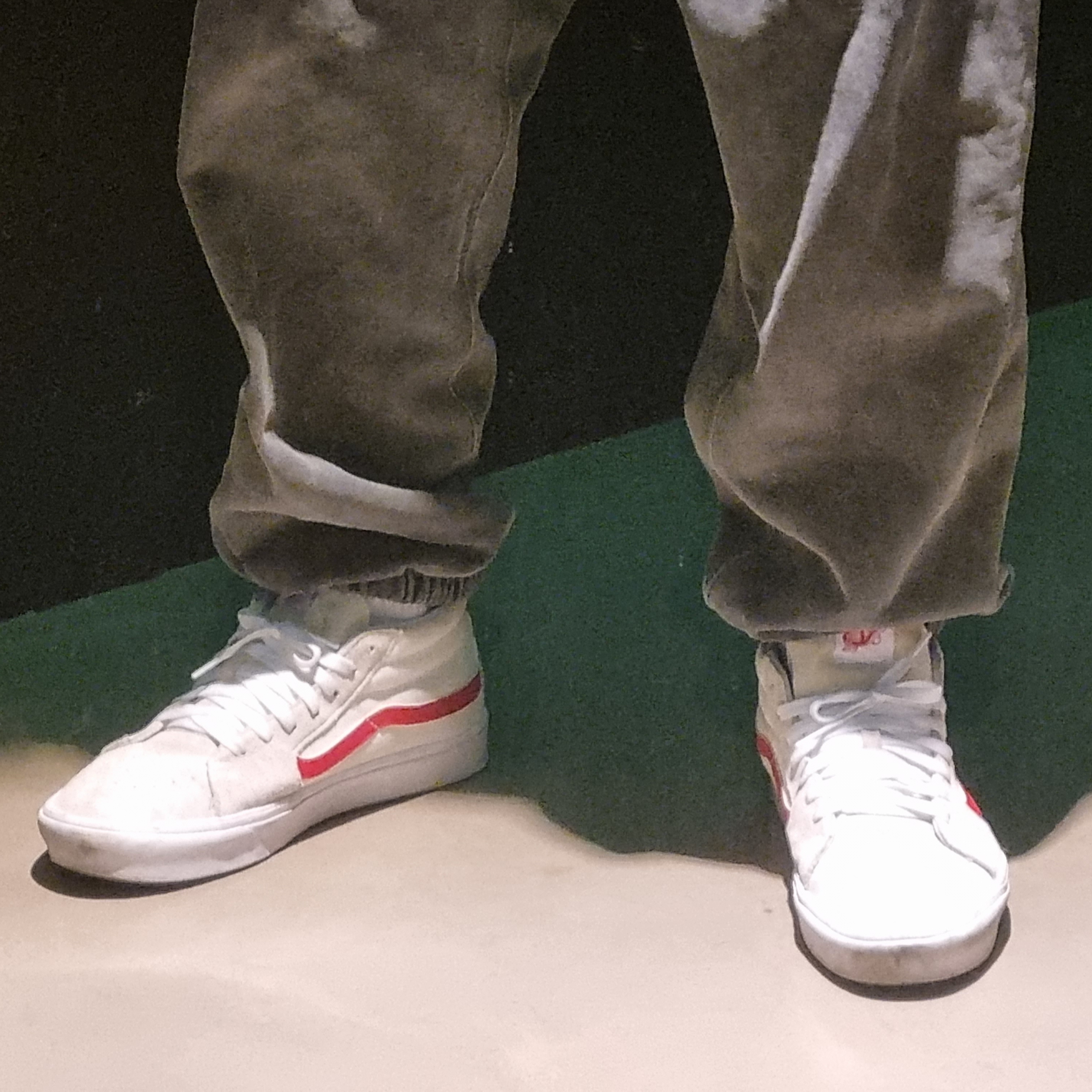 Vans ComfyCush Sk8-Mid Blanc Red 착용 스타일