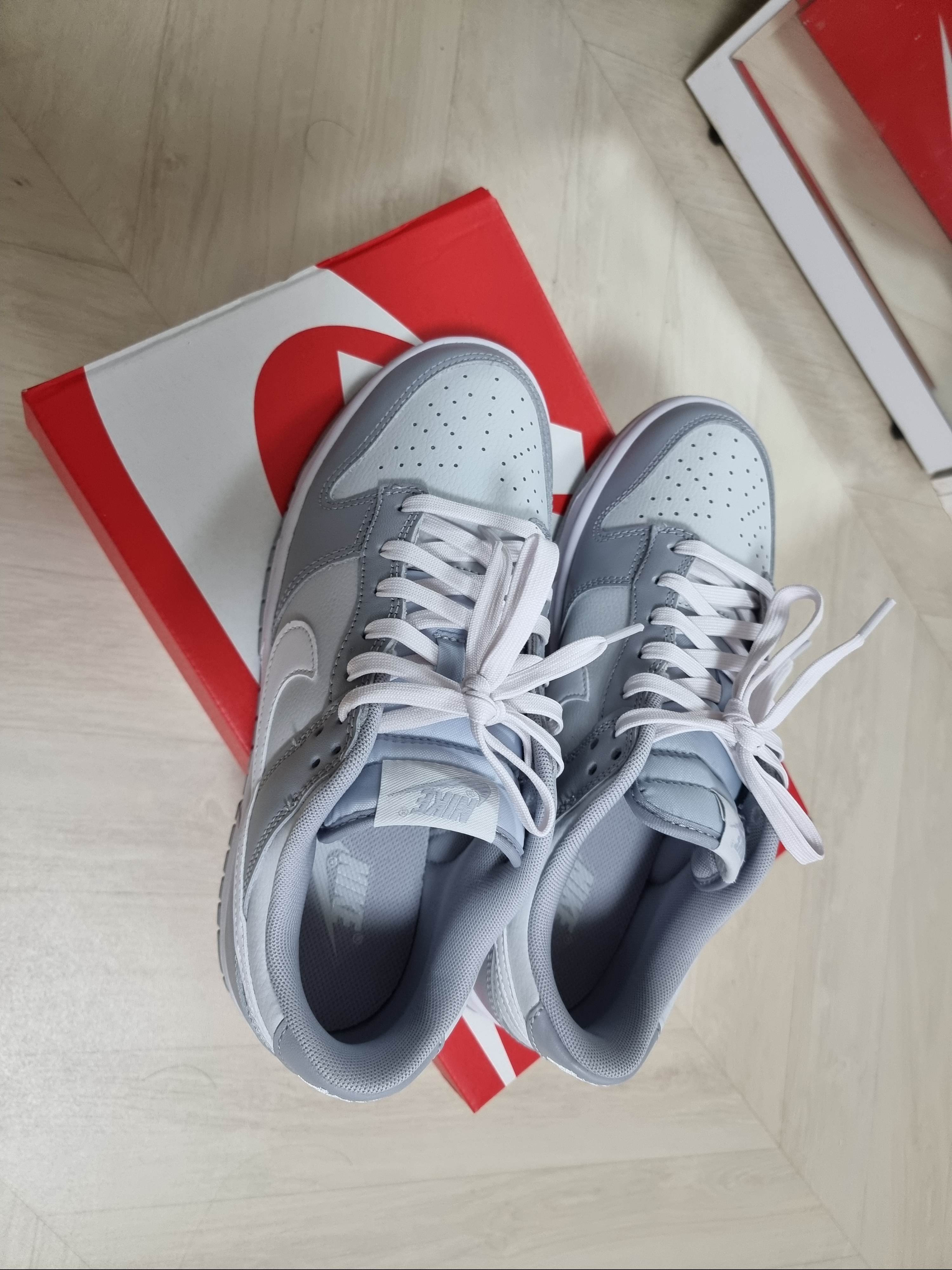 Nike Dunk Low Retro Wolf Grey 착용 스타일 - 2