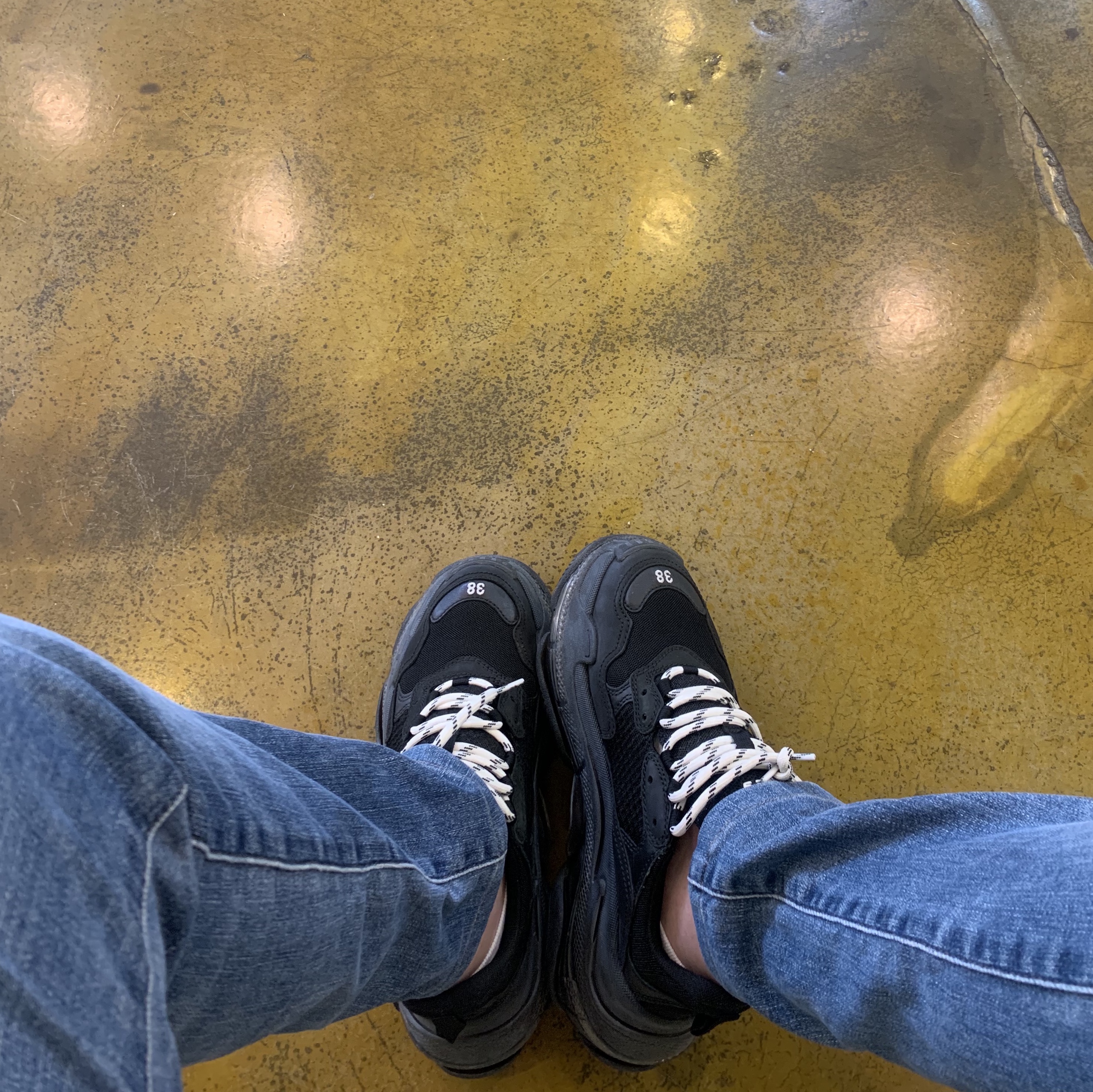 Balenciaga Triple S Triple Black 2018 Reissue (Pre-Distressed) 착용 스타일