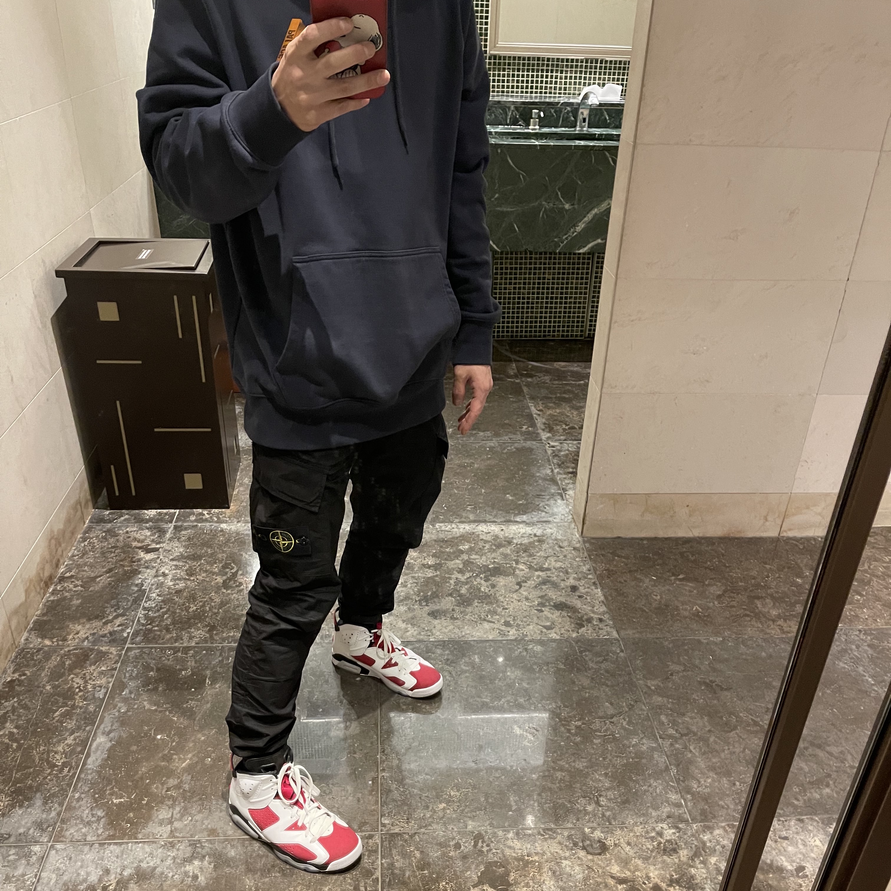 Jordan 6 Retro Carmine 2021, Stone Island 31414 Cargo Pants Black - 20FW 착용 스타일