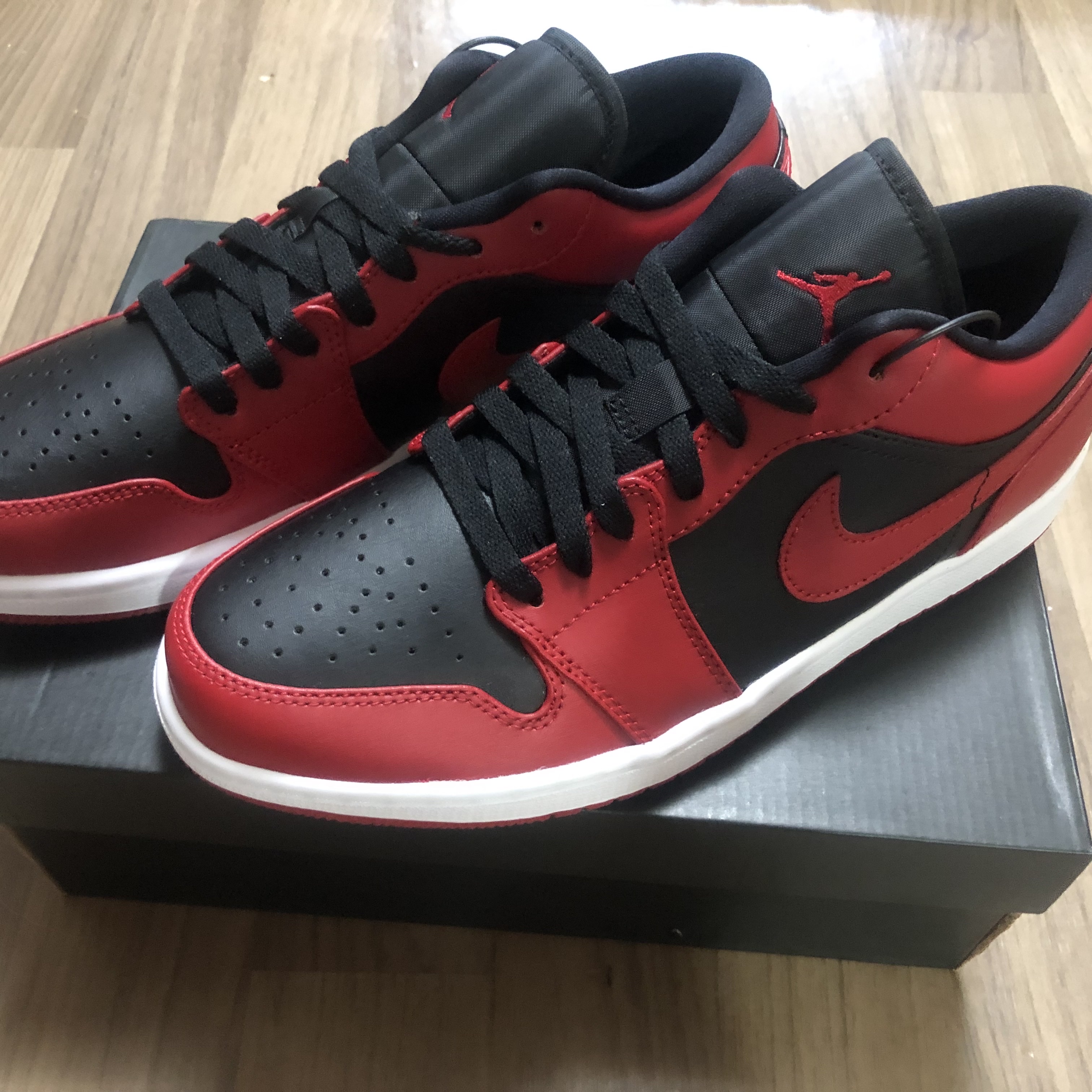 Jordan 1 Low Varsity Red 착용 스타일 - 2
