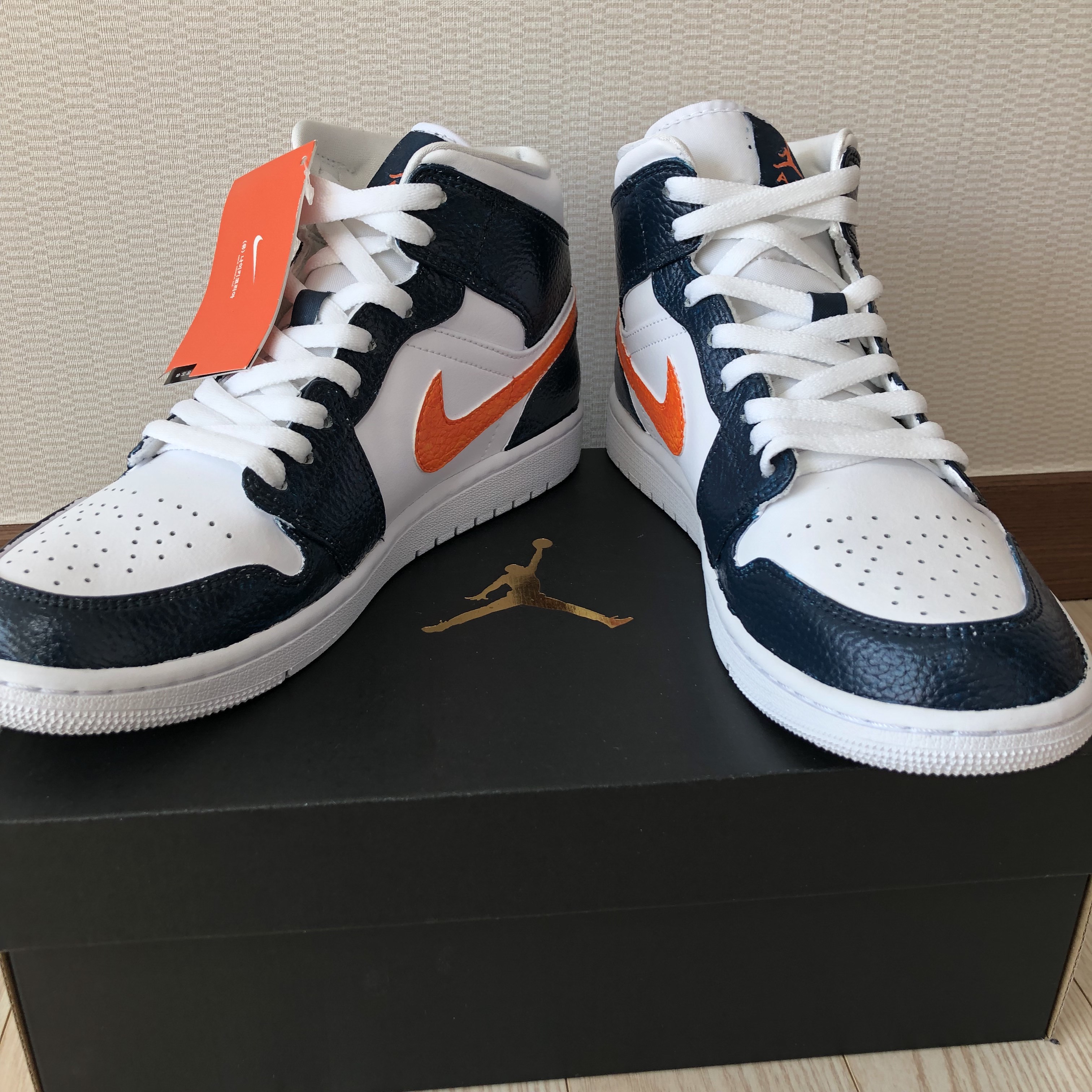 Jordan 1 Mid Triple White, Jordan 1 Low Triple White Tumbled Leather 2020 착용 스타일 - 2