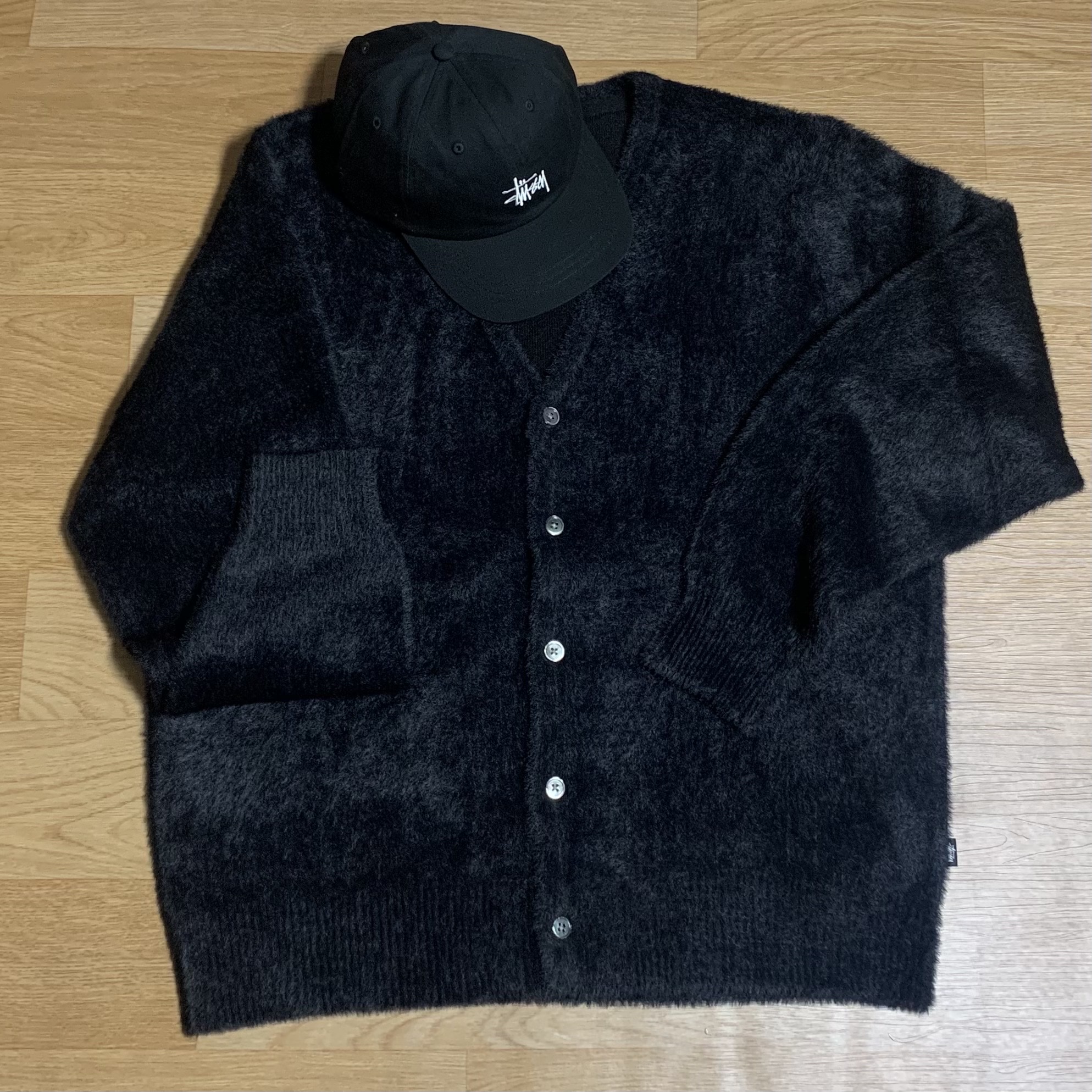 Stussy Shaggy Cardigan Black 착용 스타일
