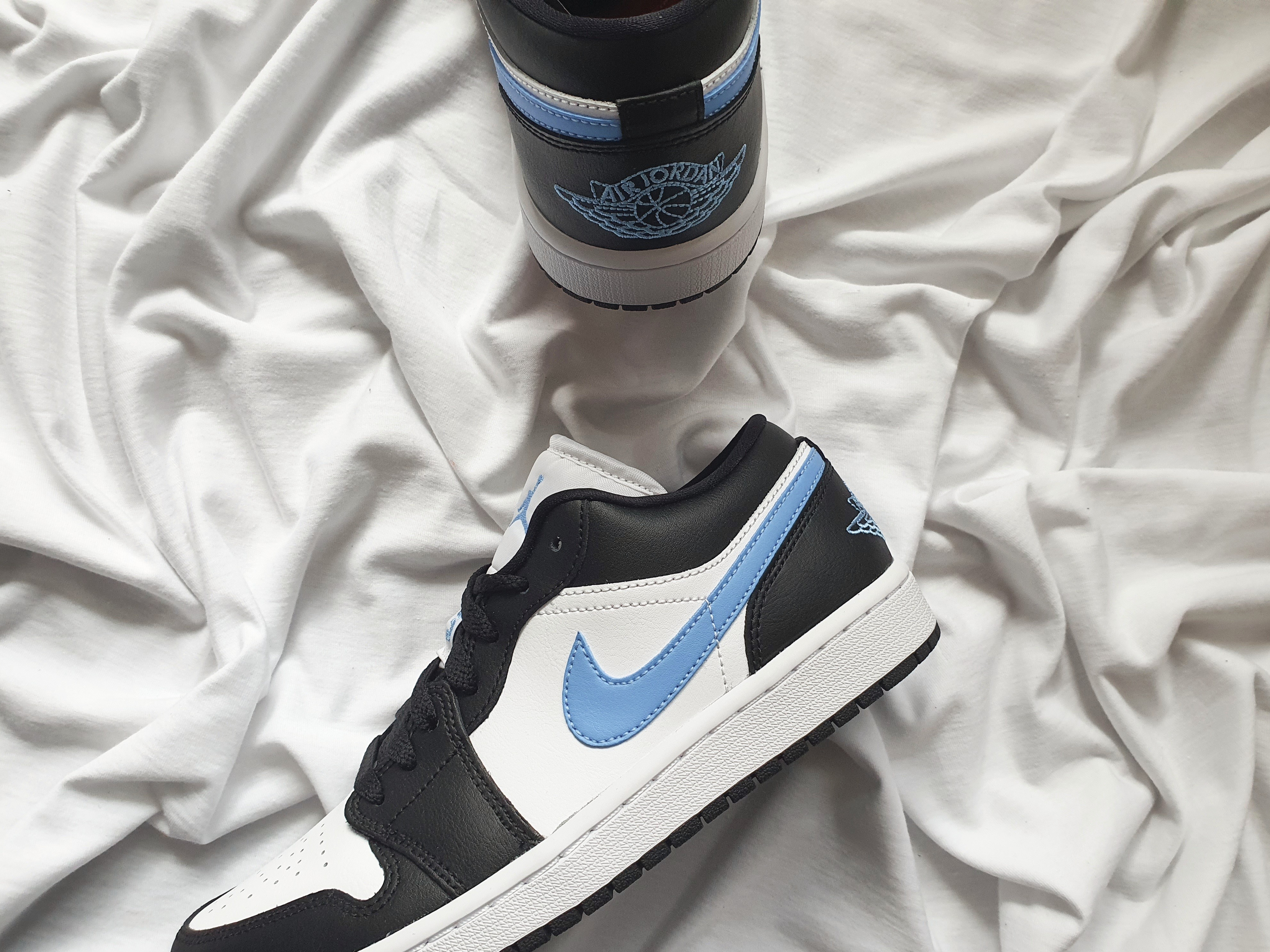(W) Jordan 1 Low Black University Blue 착용 스타일 - 2