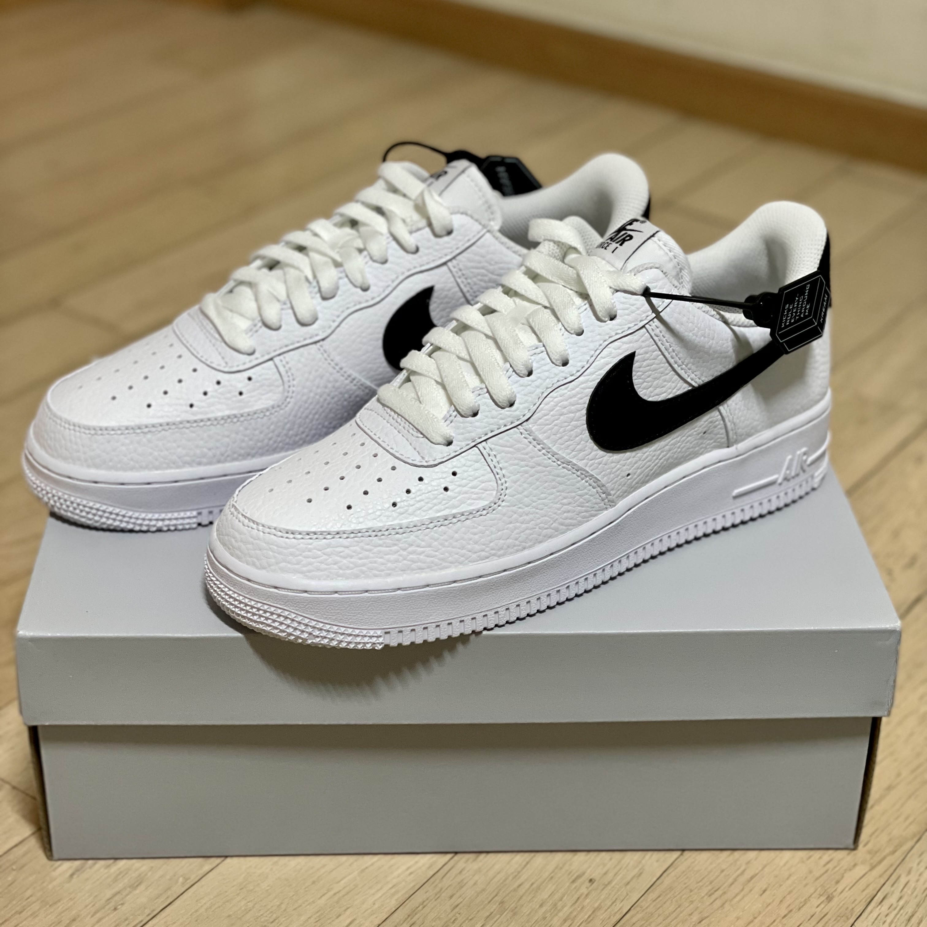 Nike Air Force 1 '07 White Black, (W) Nike Air Force 1 '07 Low White Black 착용 스타일 - 2